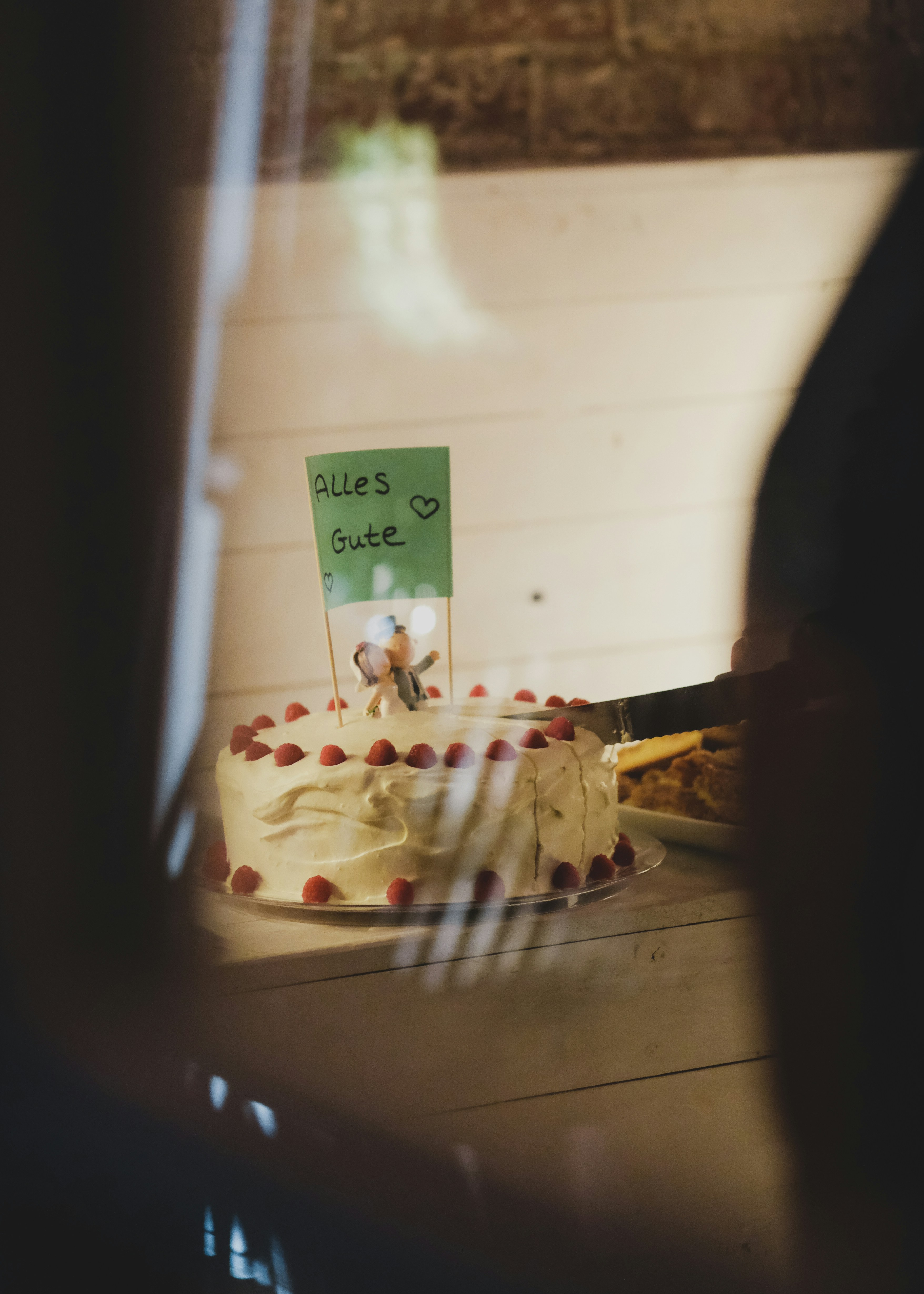 Un pastel en una mesa