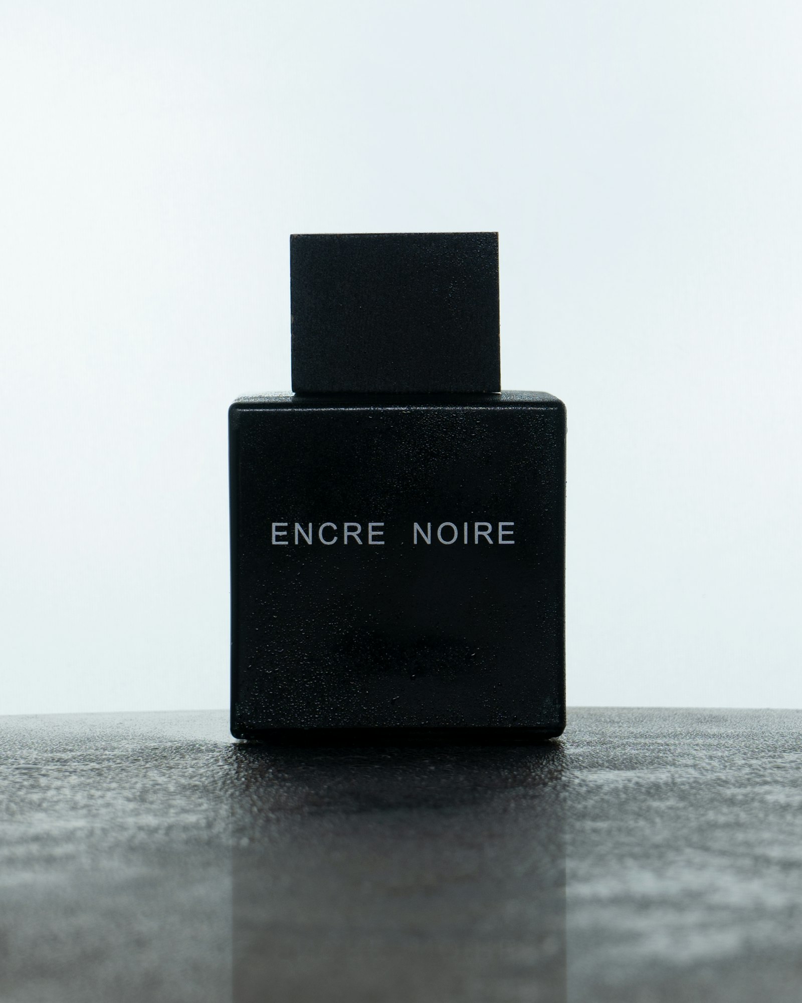 عکاسی محصول از شیشه عطر در تهران