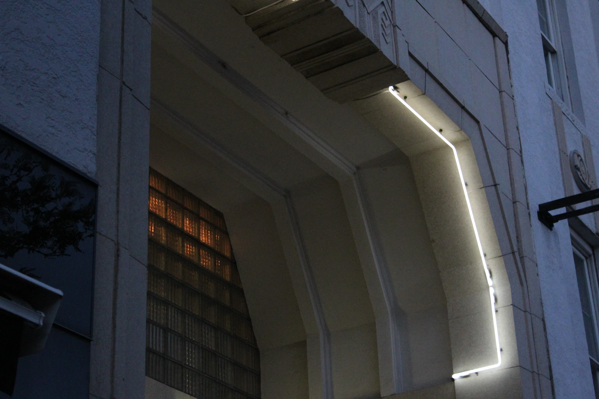 gray computer monitor