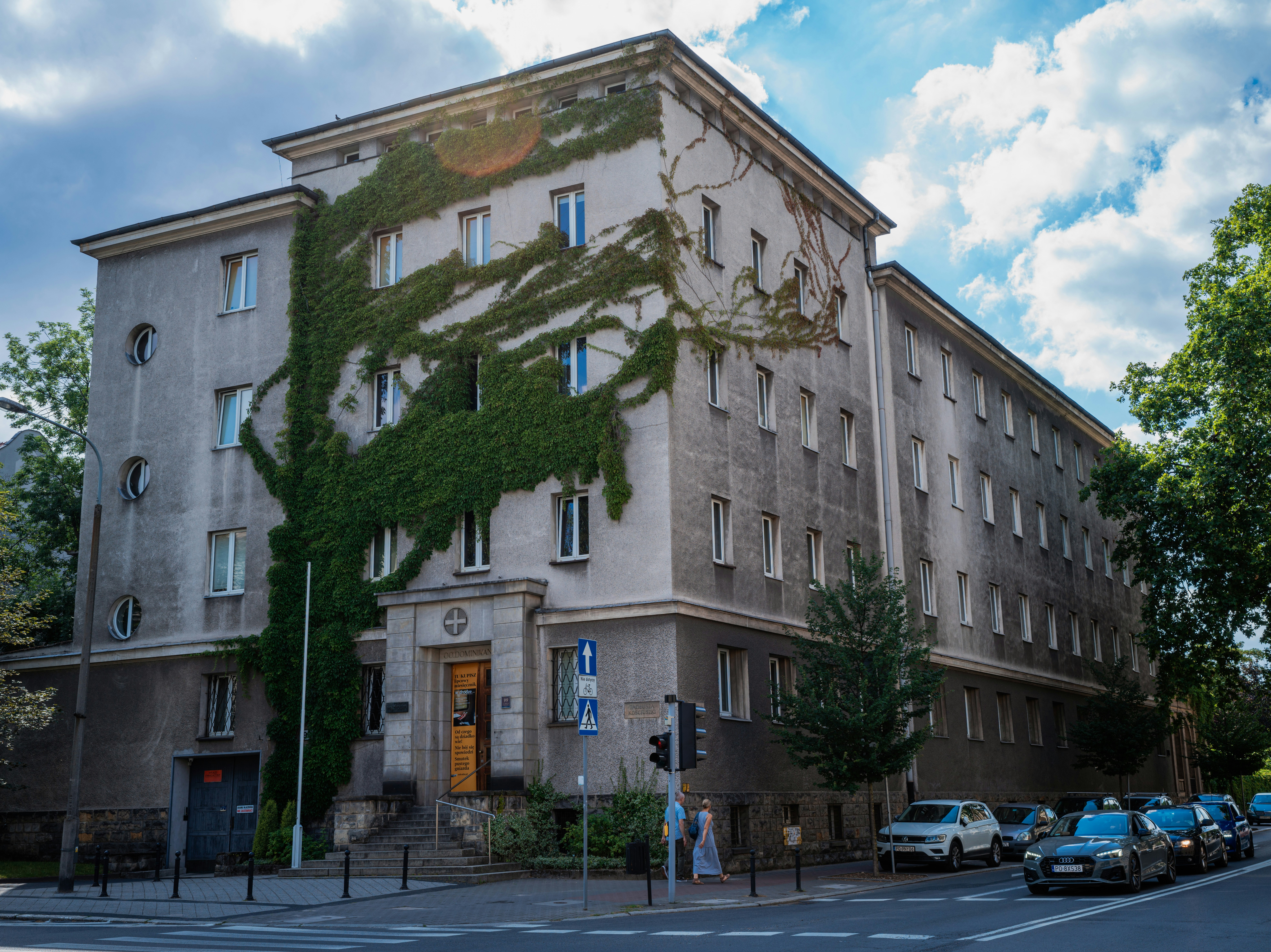 Photo by egorkomarov