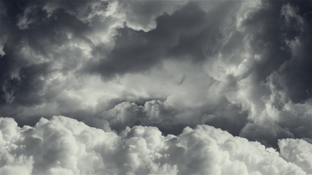 Nubes blancas en el cielo