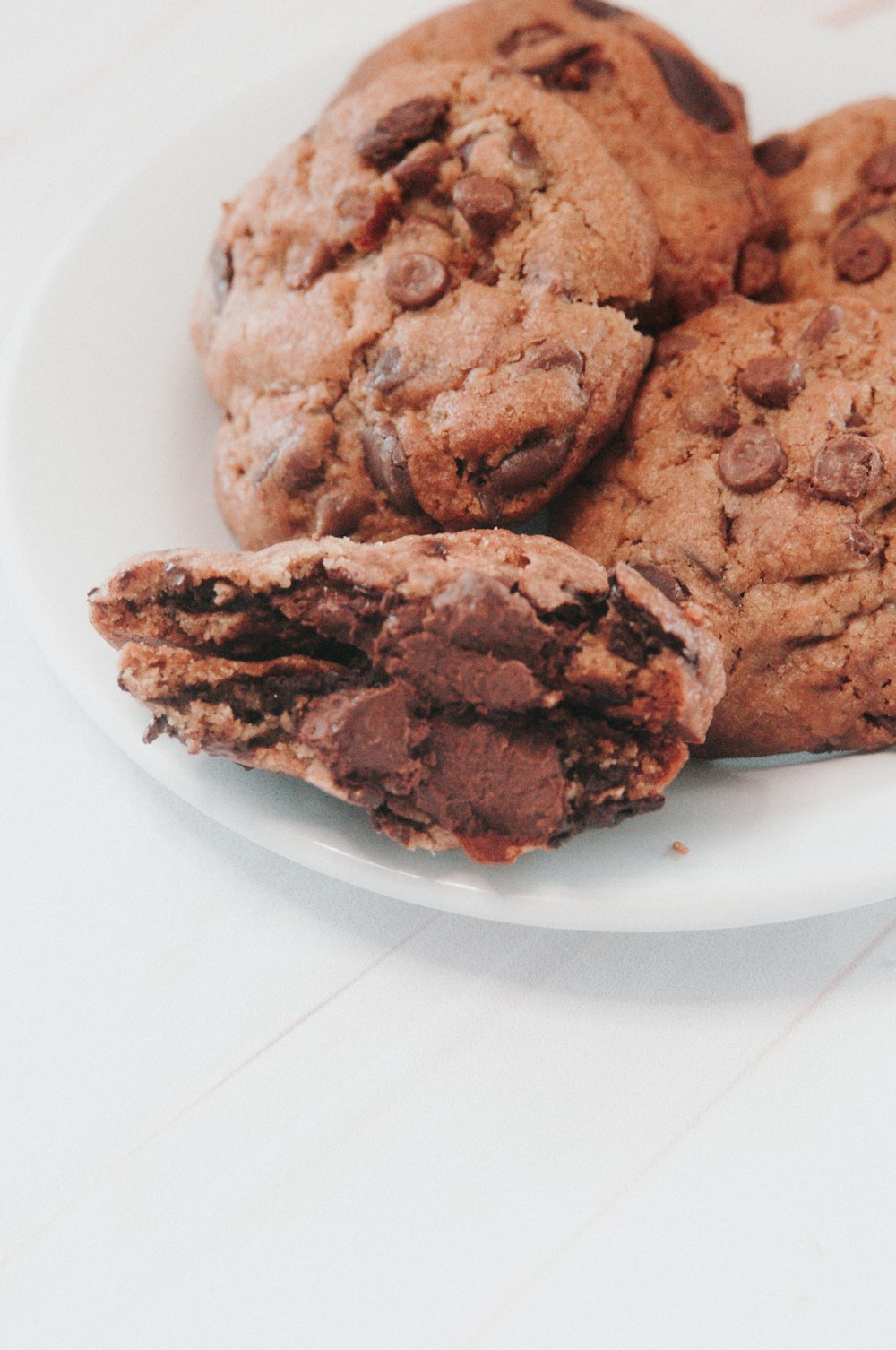 a plate of cookies