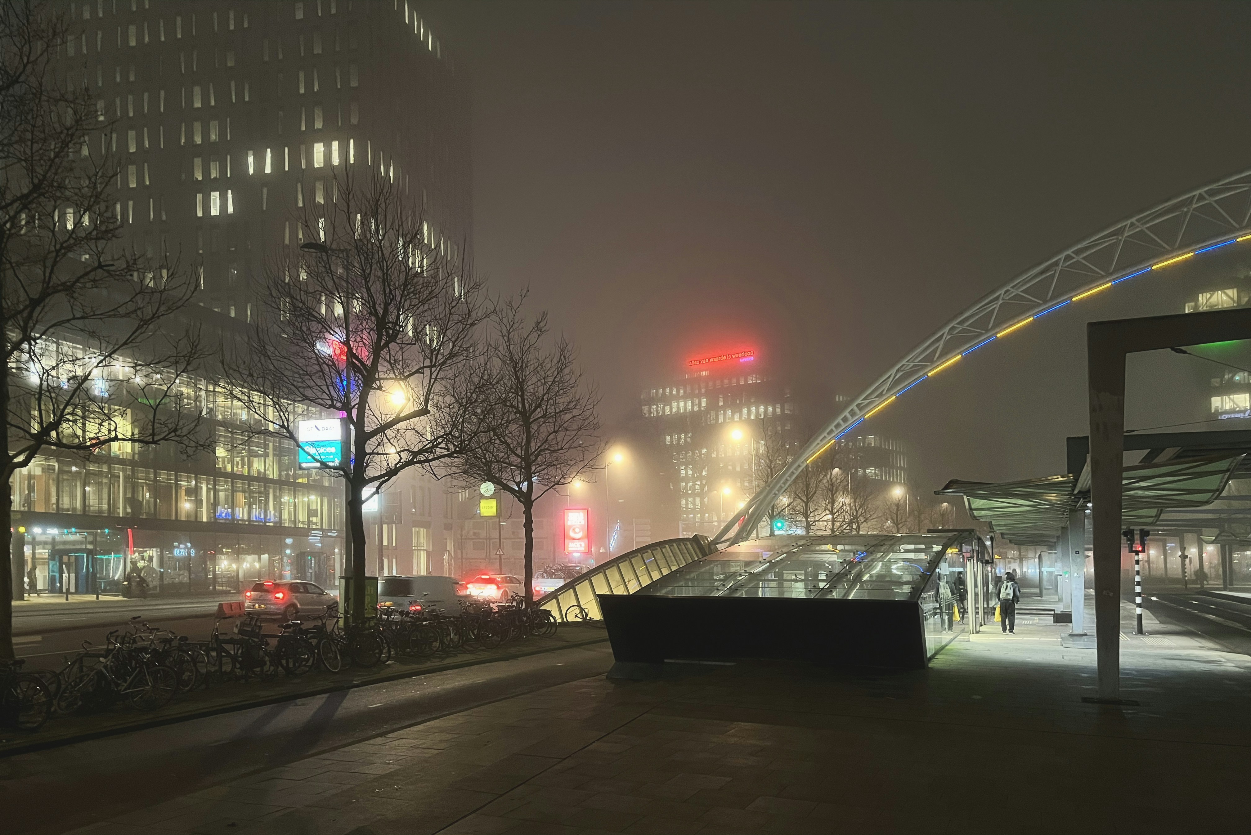 Un semáforo verde por la noche foto – Imagen de Ciudad gratuita en Unsplash, image size:3000x2003