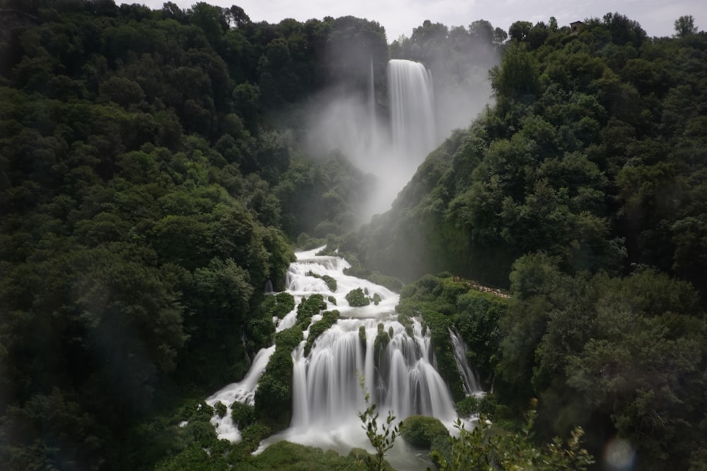 Cascata delle Marmore entourée d’arbres