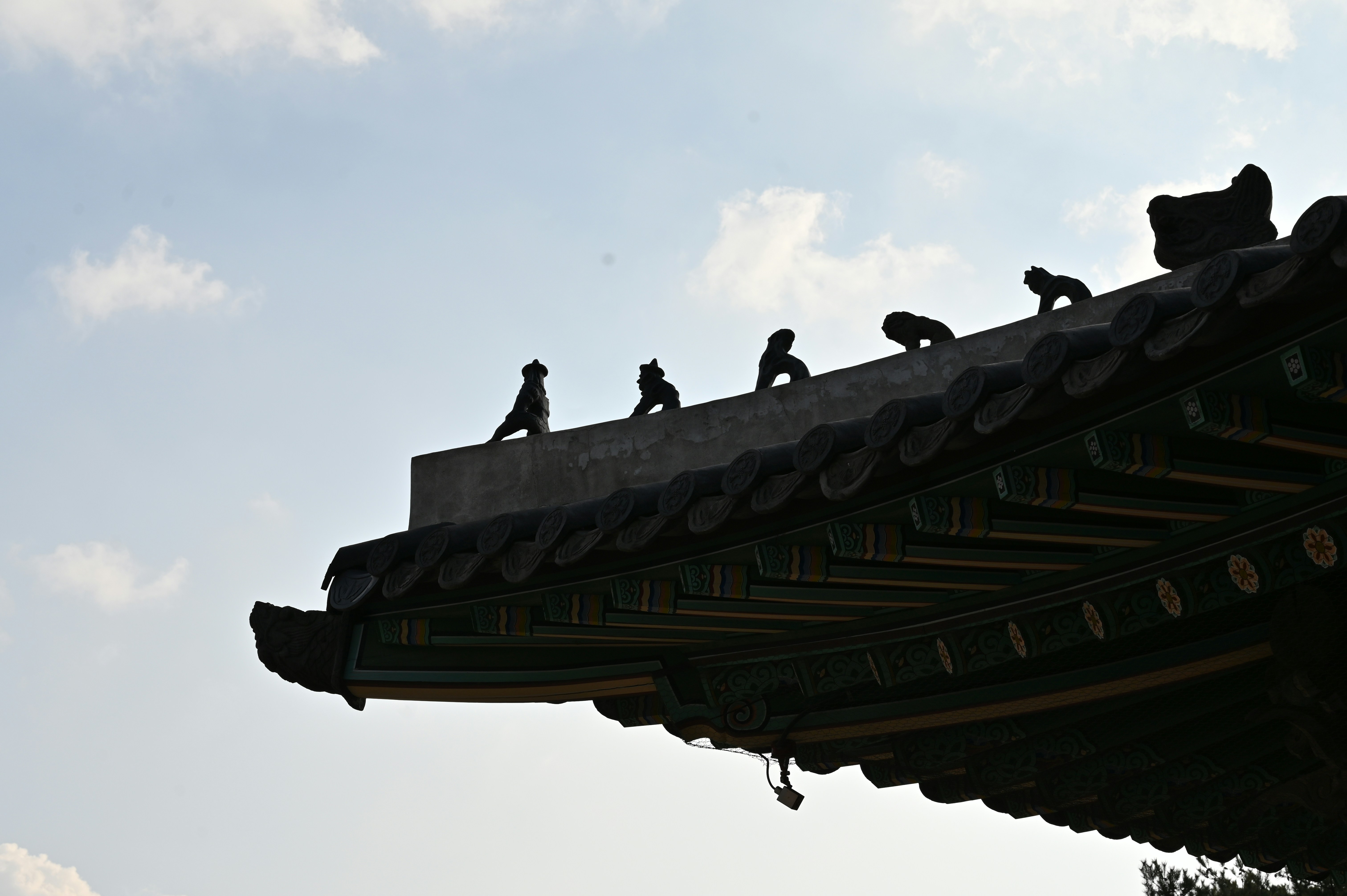 a large building with many statues on it