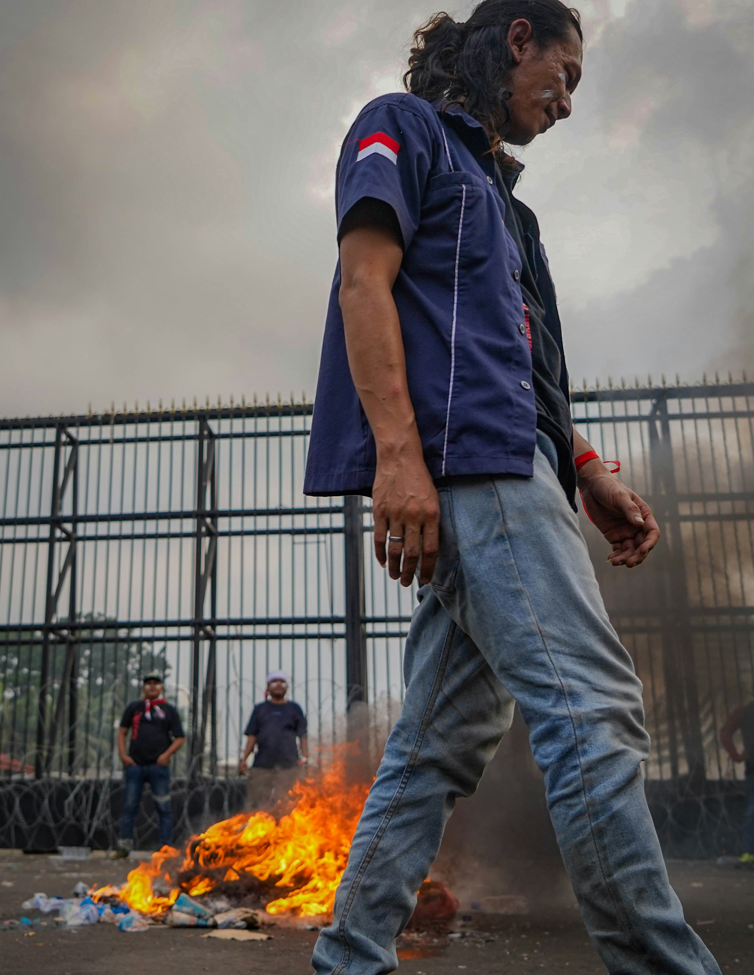 Un homme en feu