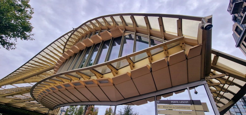 a building with a curved roof