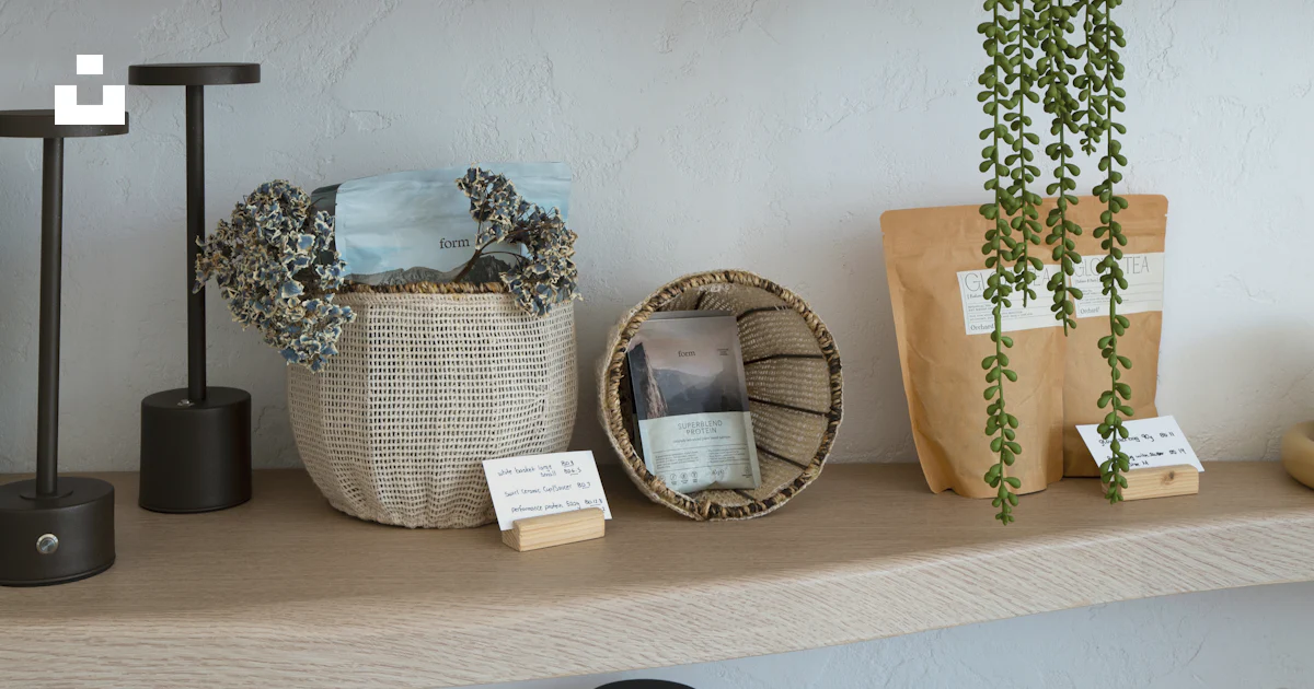 Shelf Withbobject A shelf with objects on it photo – Free Indoors Image on Unsplash