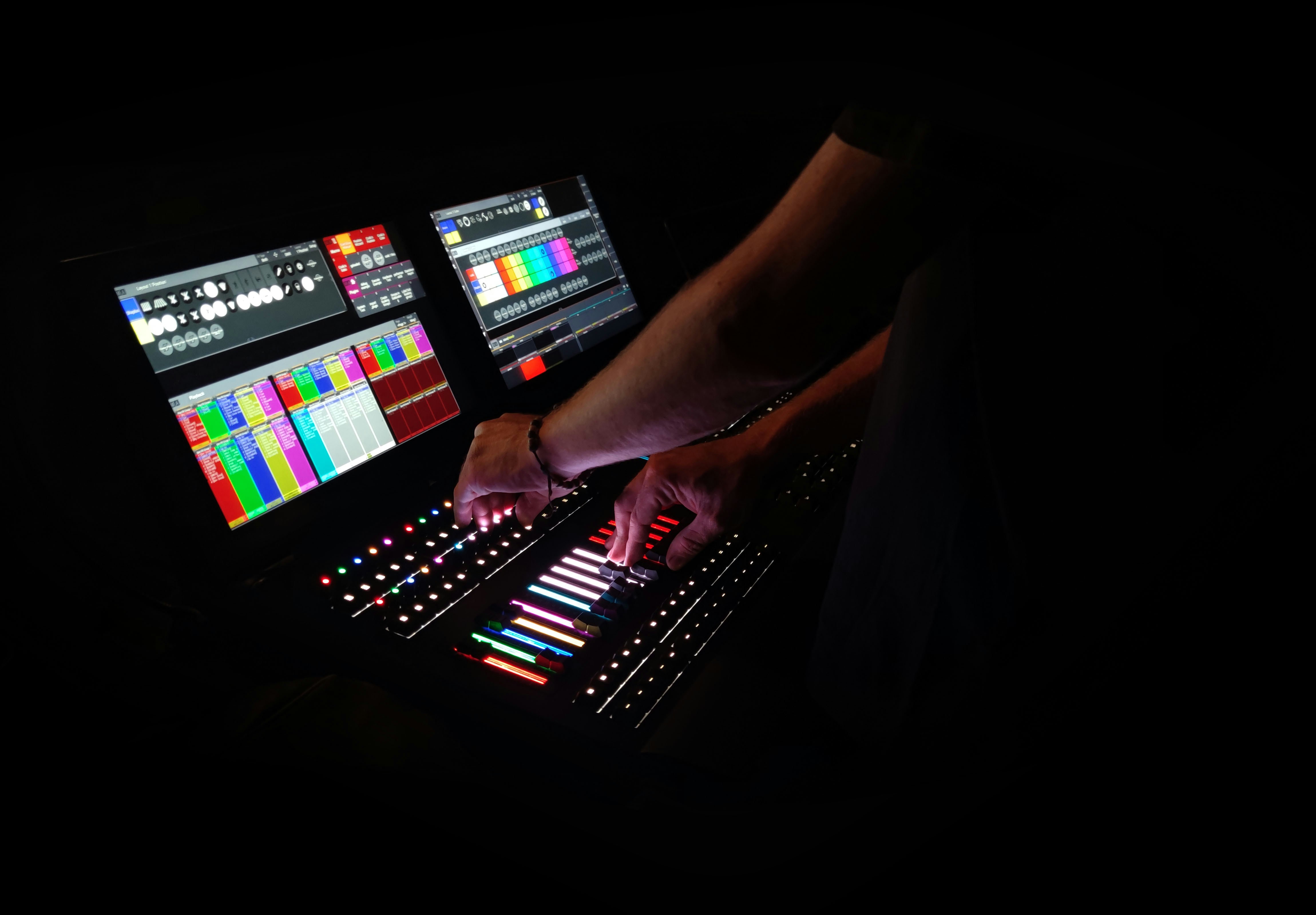 The Evolution of Live Audio Stacks in 2026: Low‑Latency, Edge AI, and What Creators Must Adopt Now