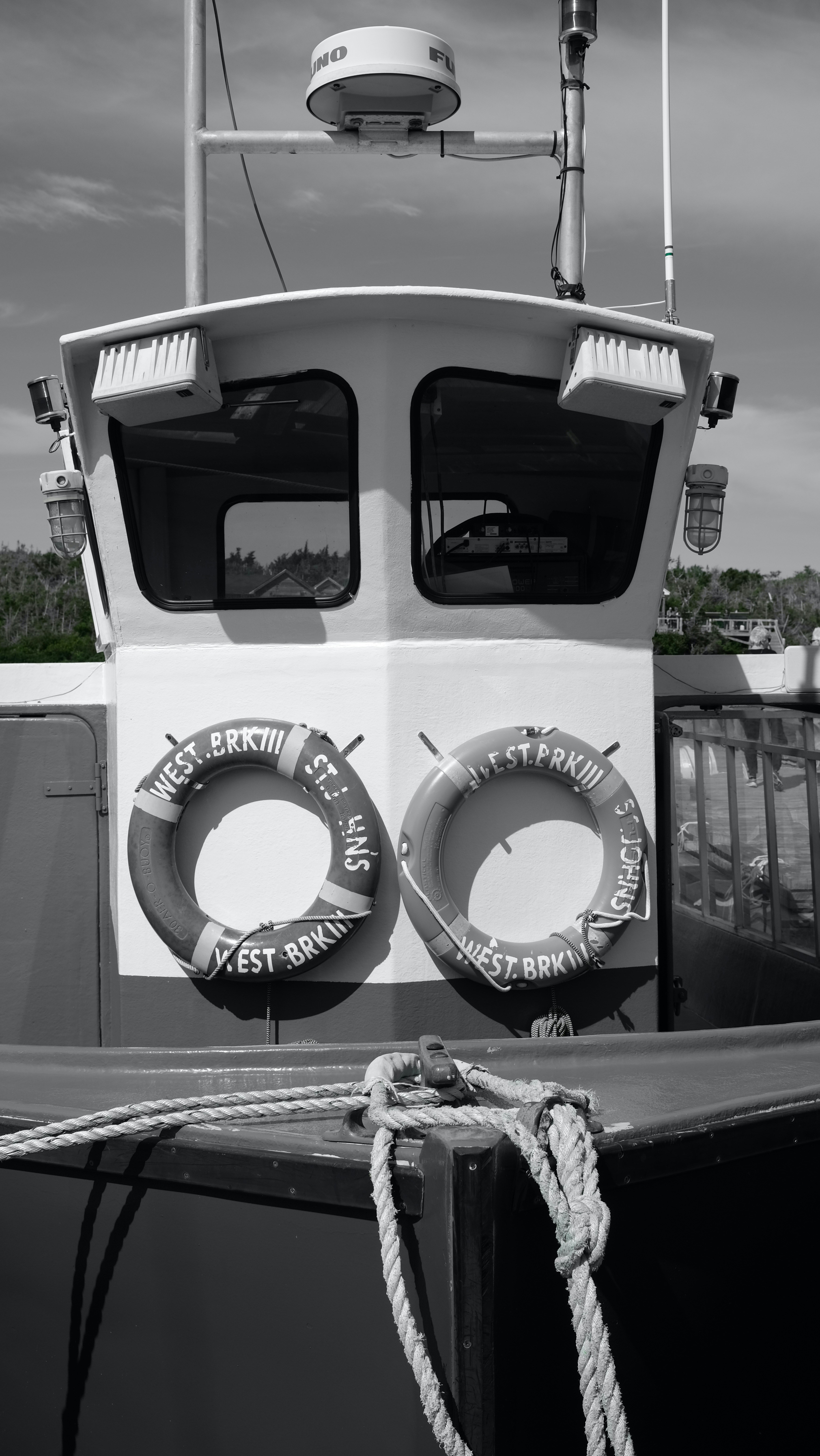 bus dengan ban besar