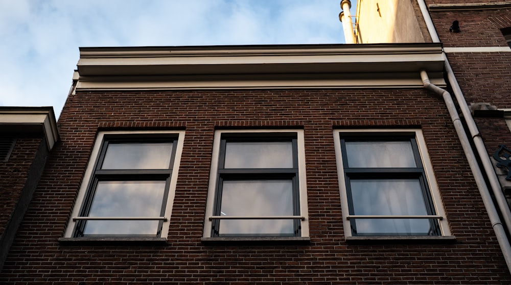 a brick building with windows