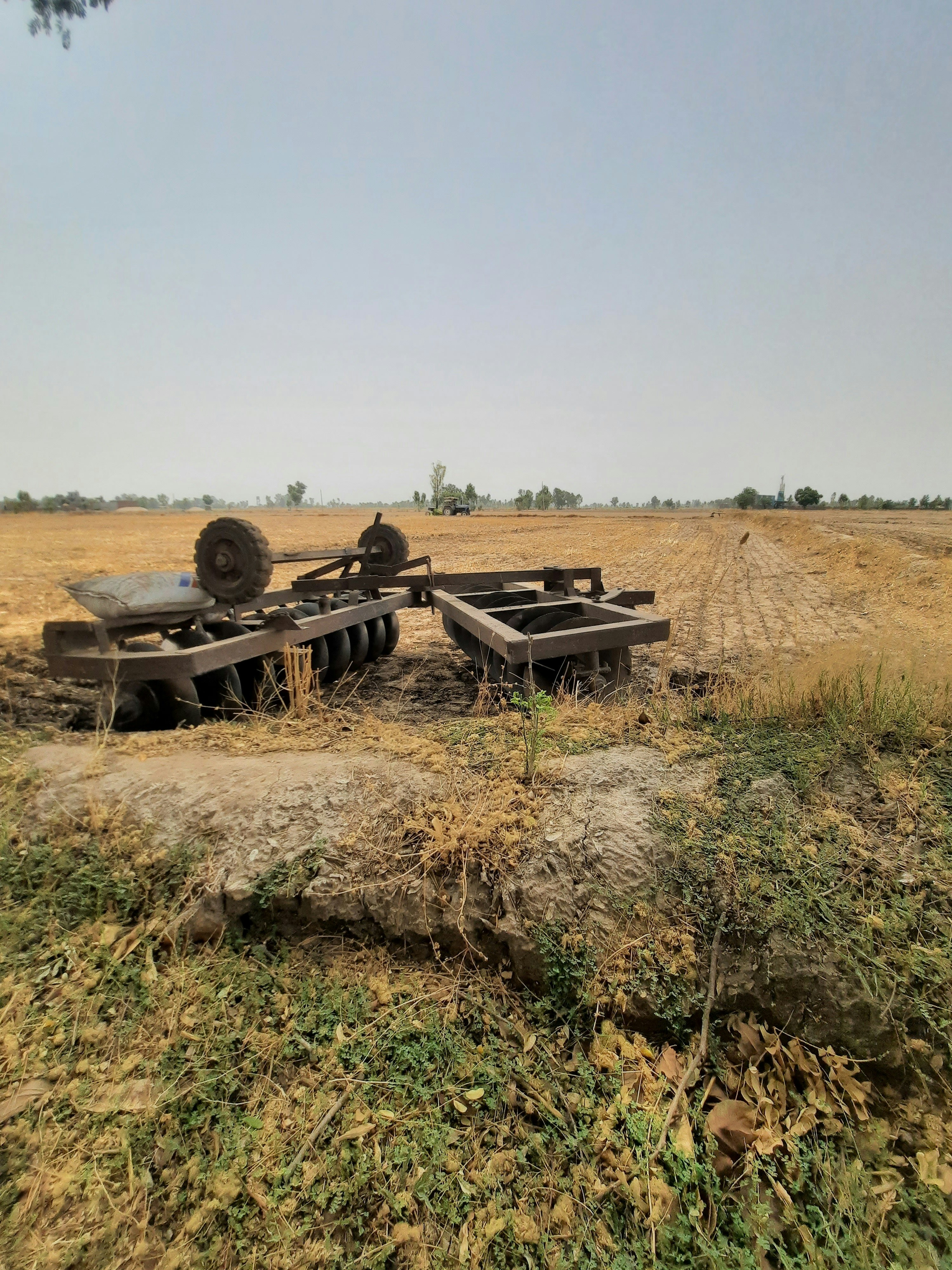 Traktor di ladang