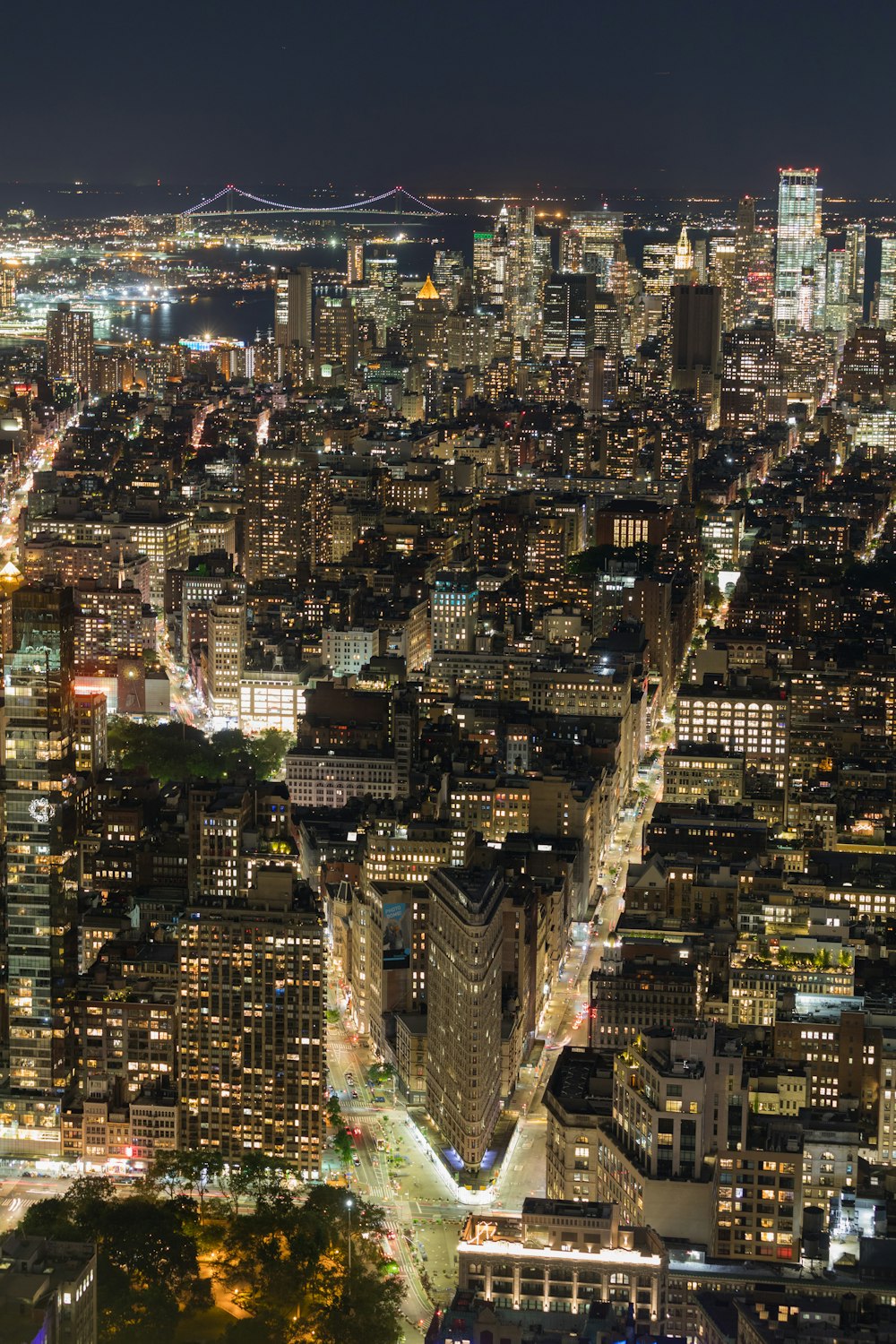 uma cidade à noite