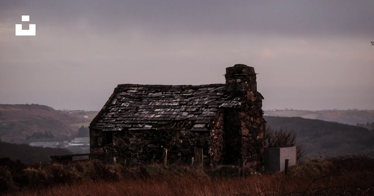 Building Ina Field A building in a field photo – Free Nature Image on Unsplash