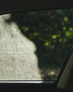 Comparison of two car windows, one with and one without solar protection film.