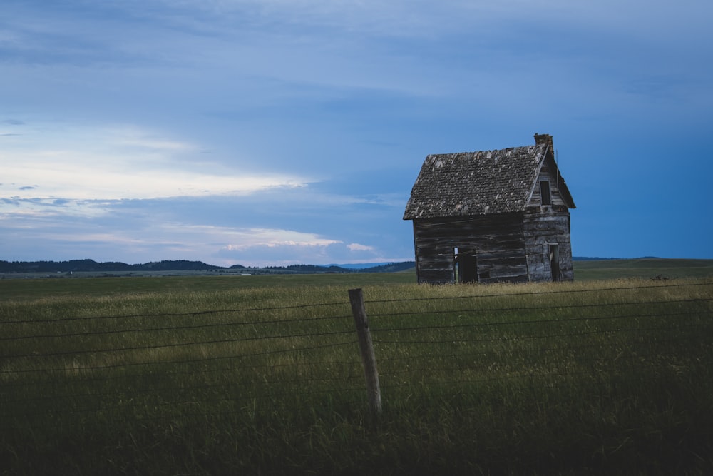 a barn in a field