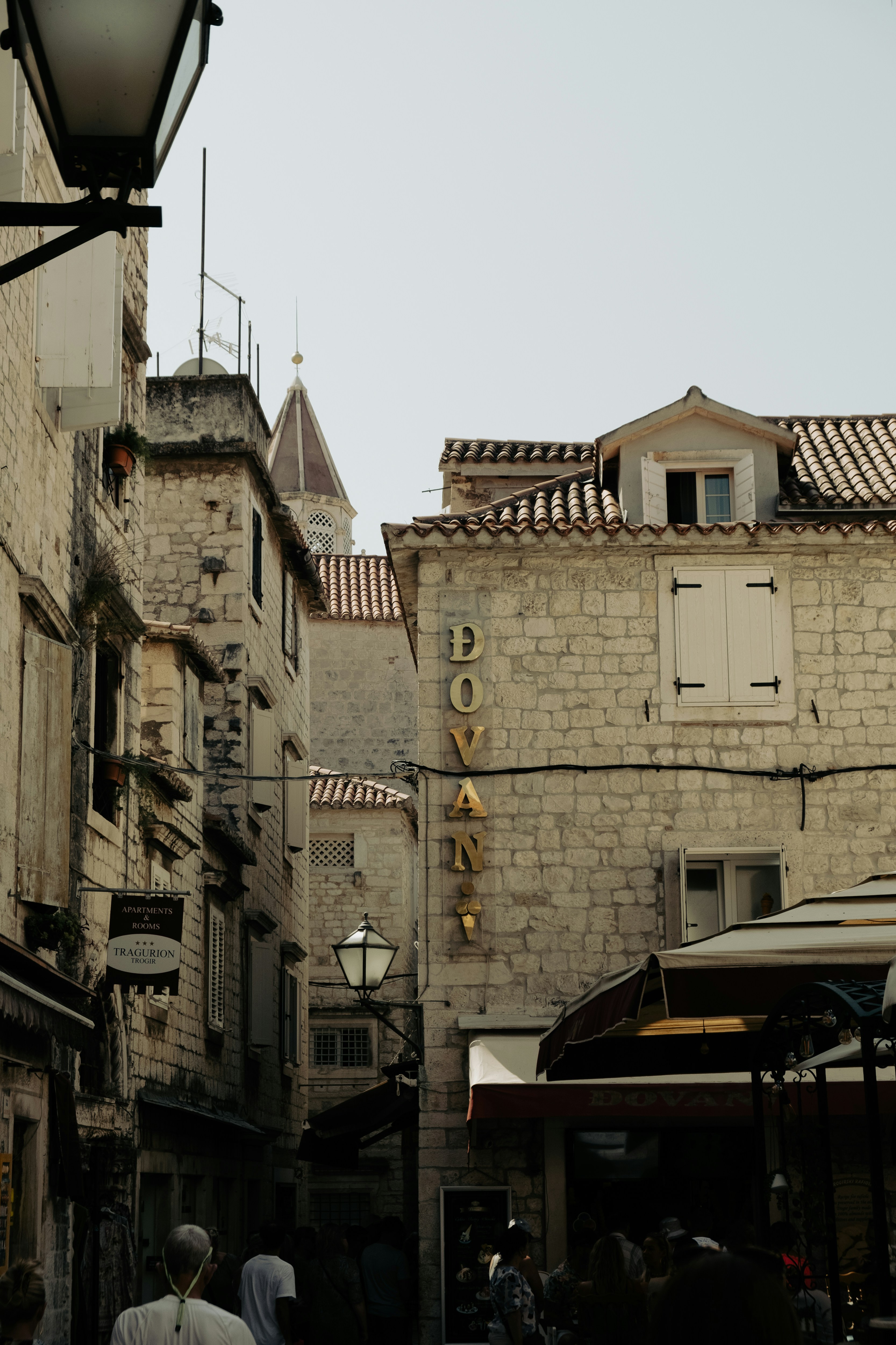 Photo by istvanszitas