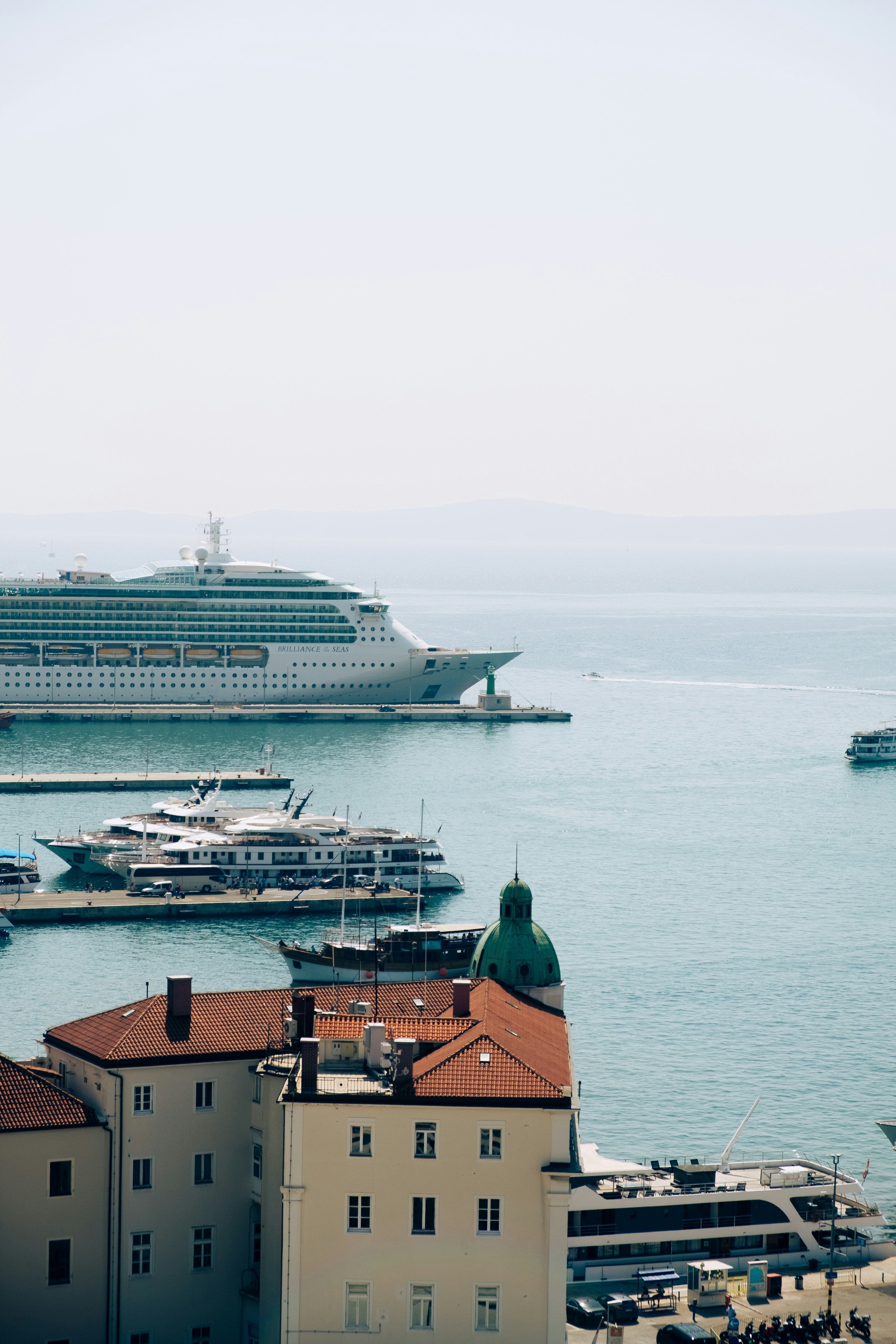 Photo by istvanszitas