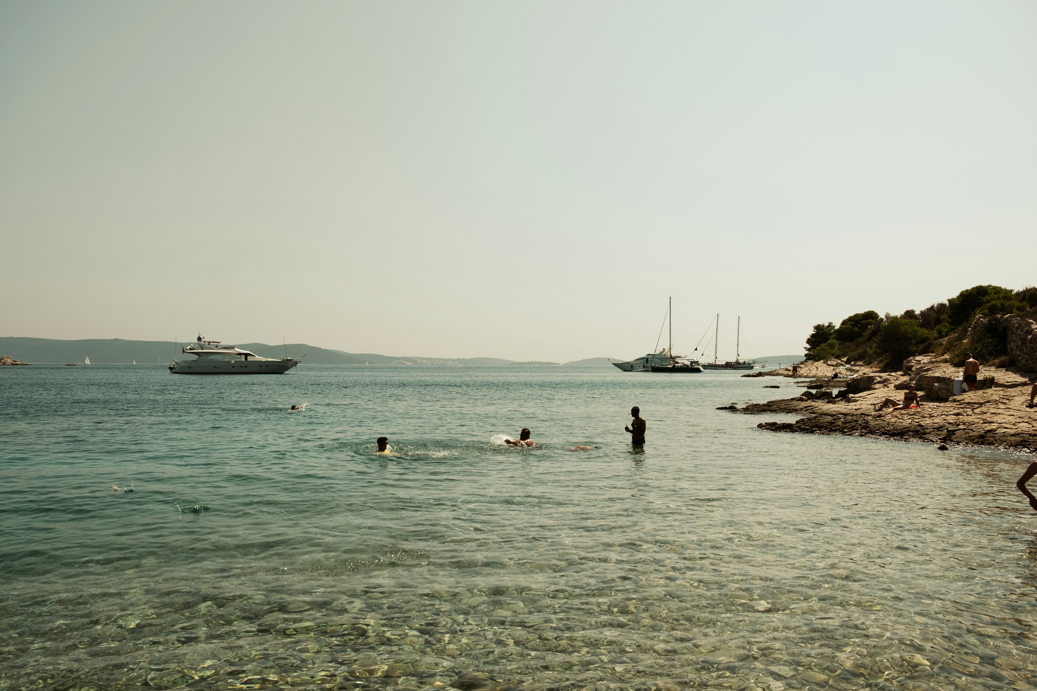 Photo by istvanszitas