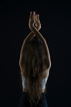 a person with the hands in the air