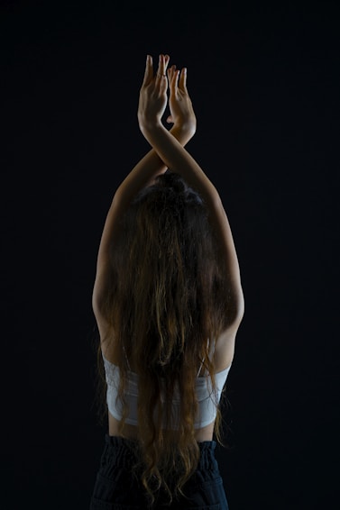 a person with the hands in the air
