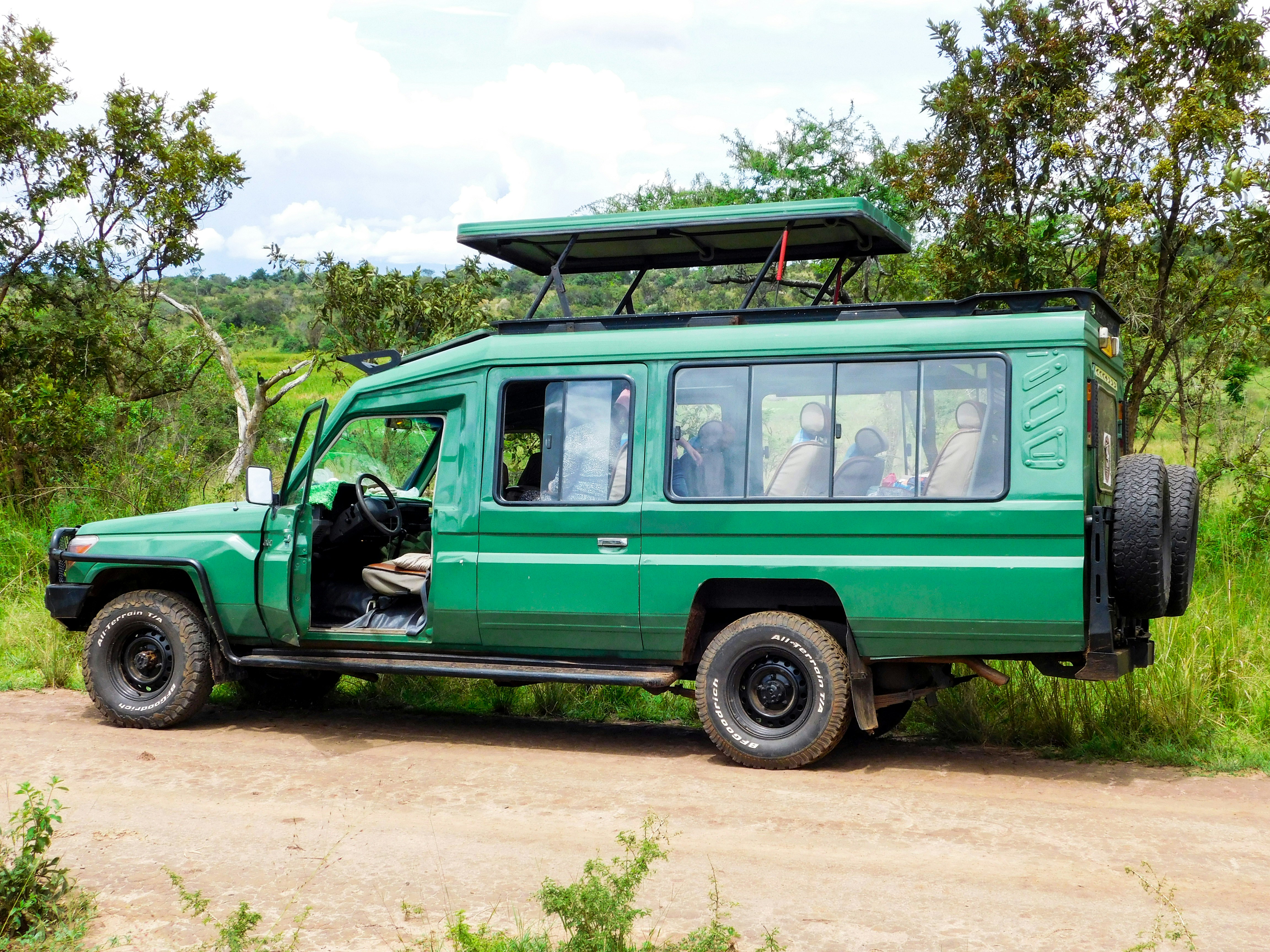 4x4 safari vehicles in rwanda, 4x4 safari vehicles for hire in rwanda, 4x4 safari vehicles for Rwanda safaris, hire a 4x4 safari vehicle in rwanda