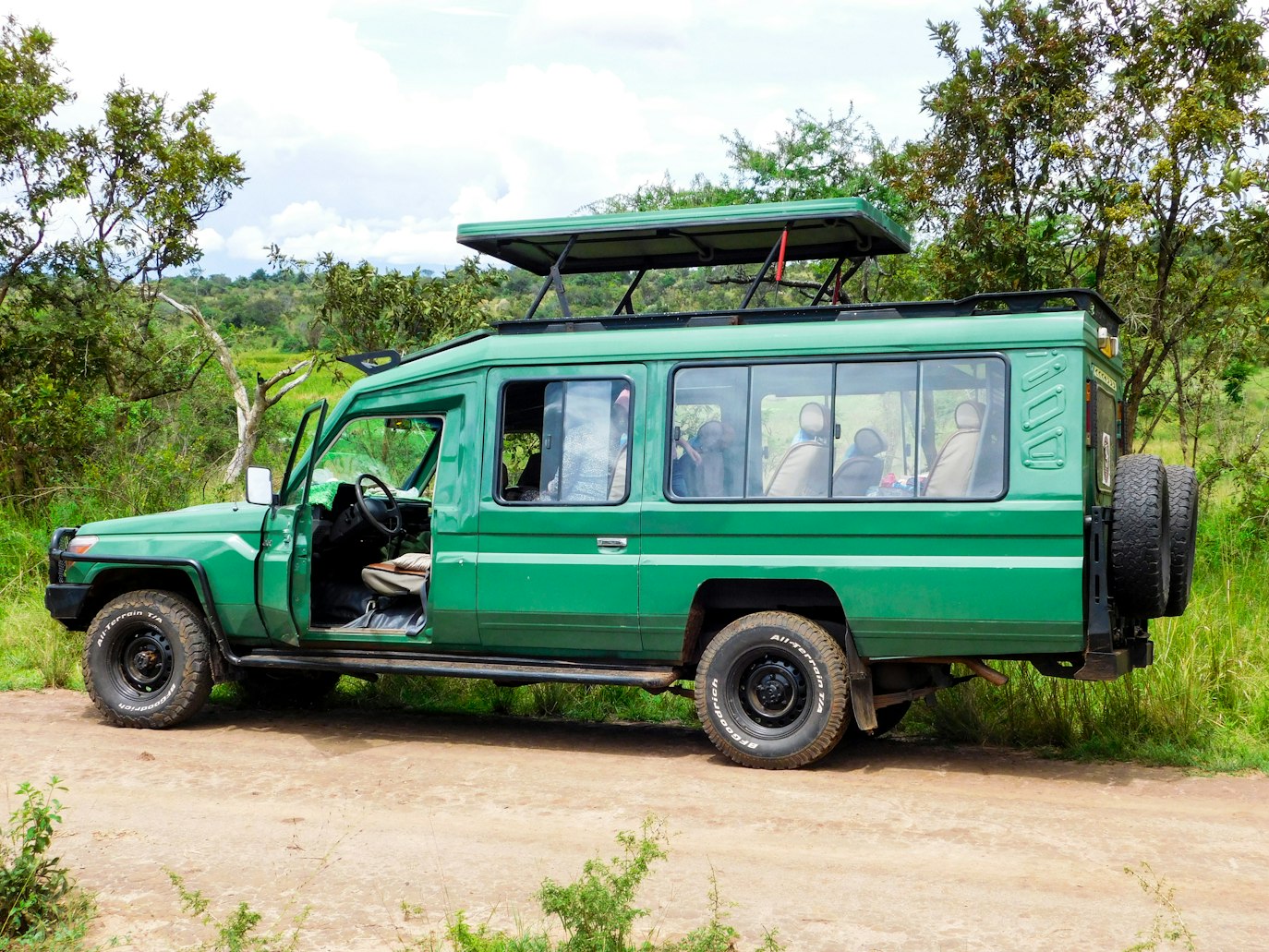 safari car hire rwanda