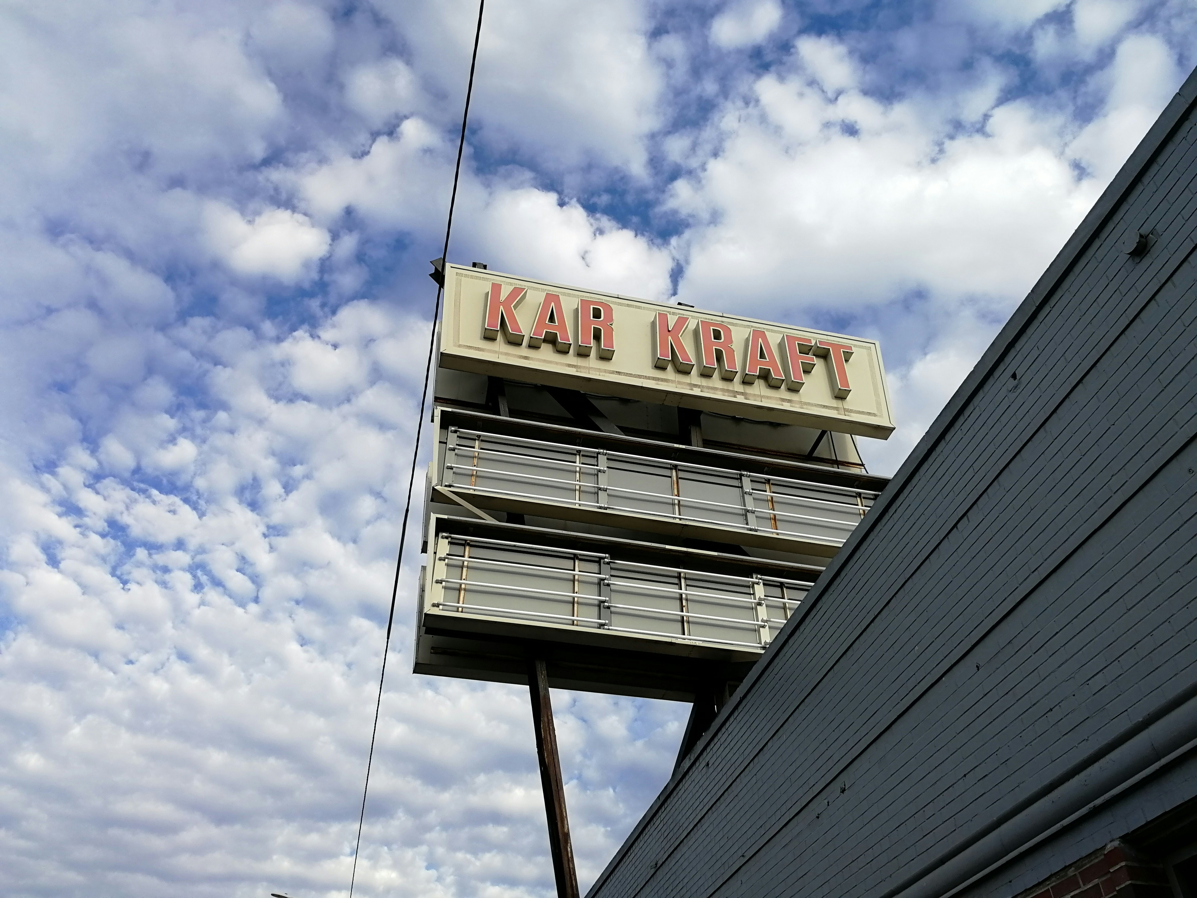 Korn Ferry beats earnings estimates, hikes dividend 15%