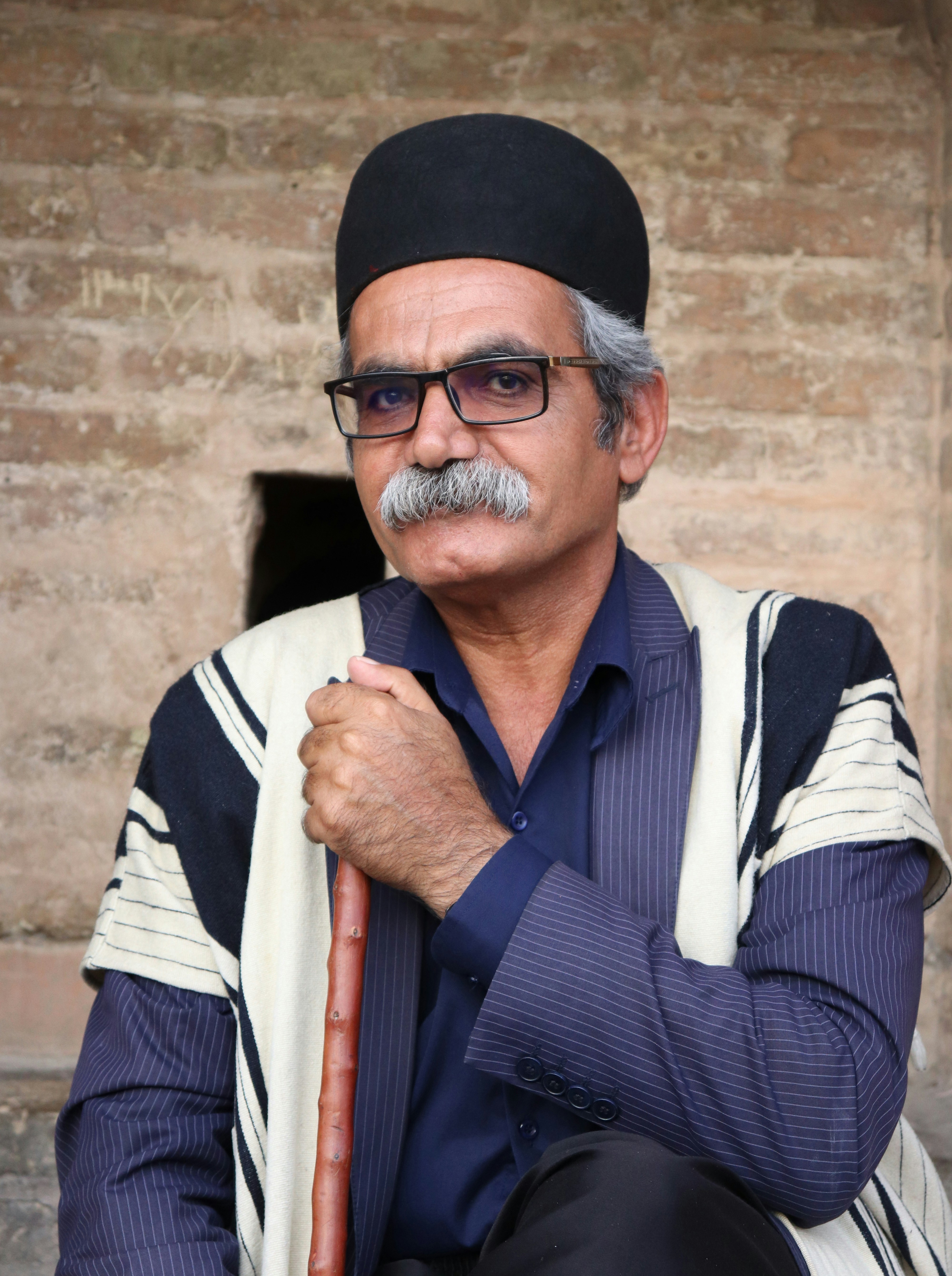 a man wearing a hat and glasses