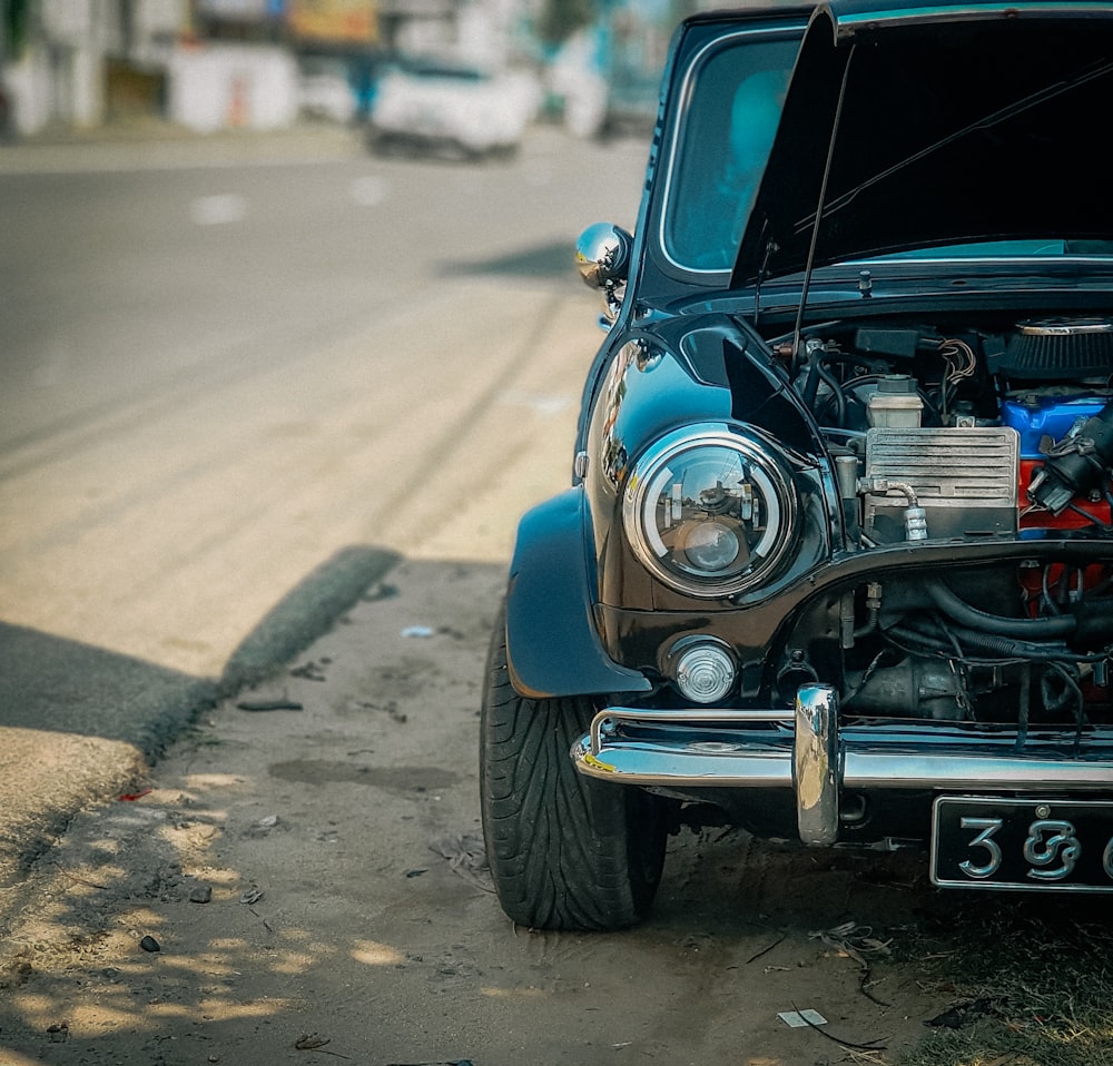 a car with its front end smashed