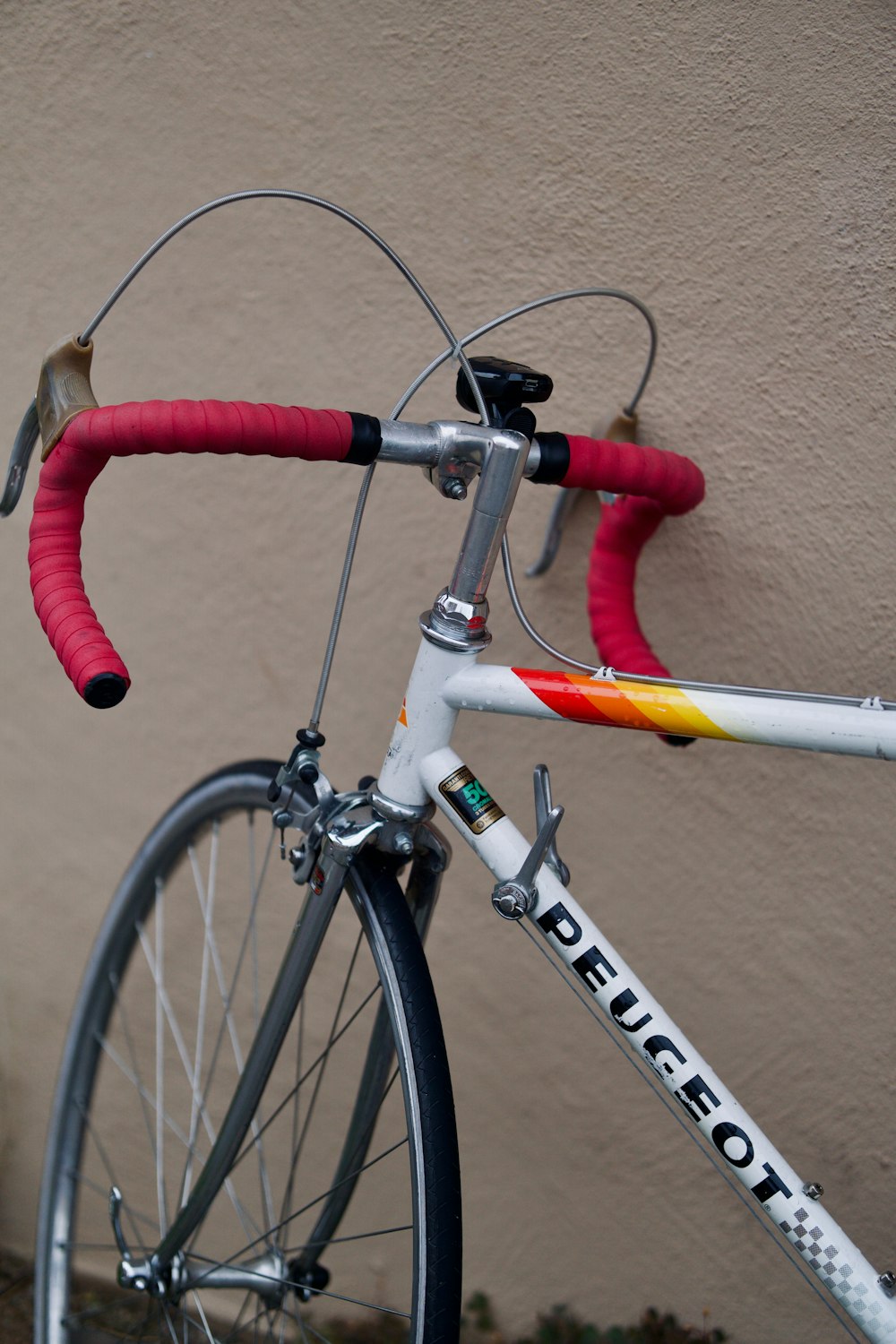 a bicycle with a red handlebar