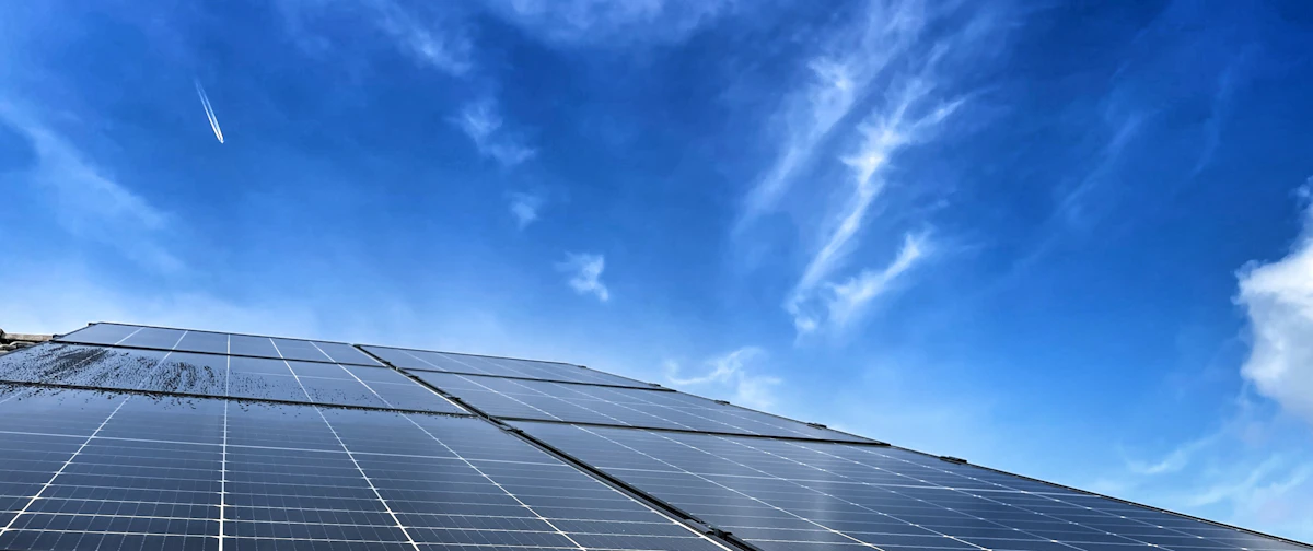 Monocrystalline vs Polycrystalline Panels: Which Is Right for Your Roof?