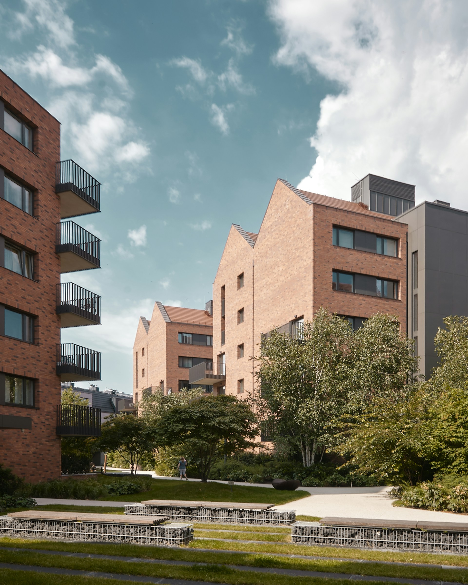 gray computer monitor