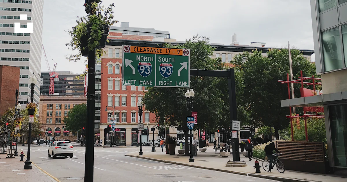 Spring Lane Boston Sign A street with a sign on it photo – Free Boston Image on Unsplash