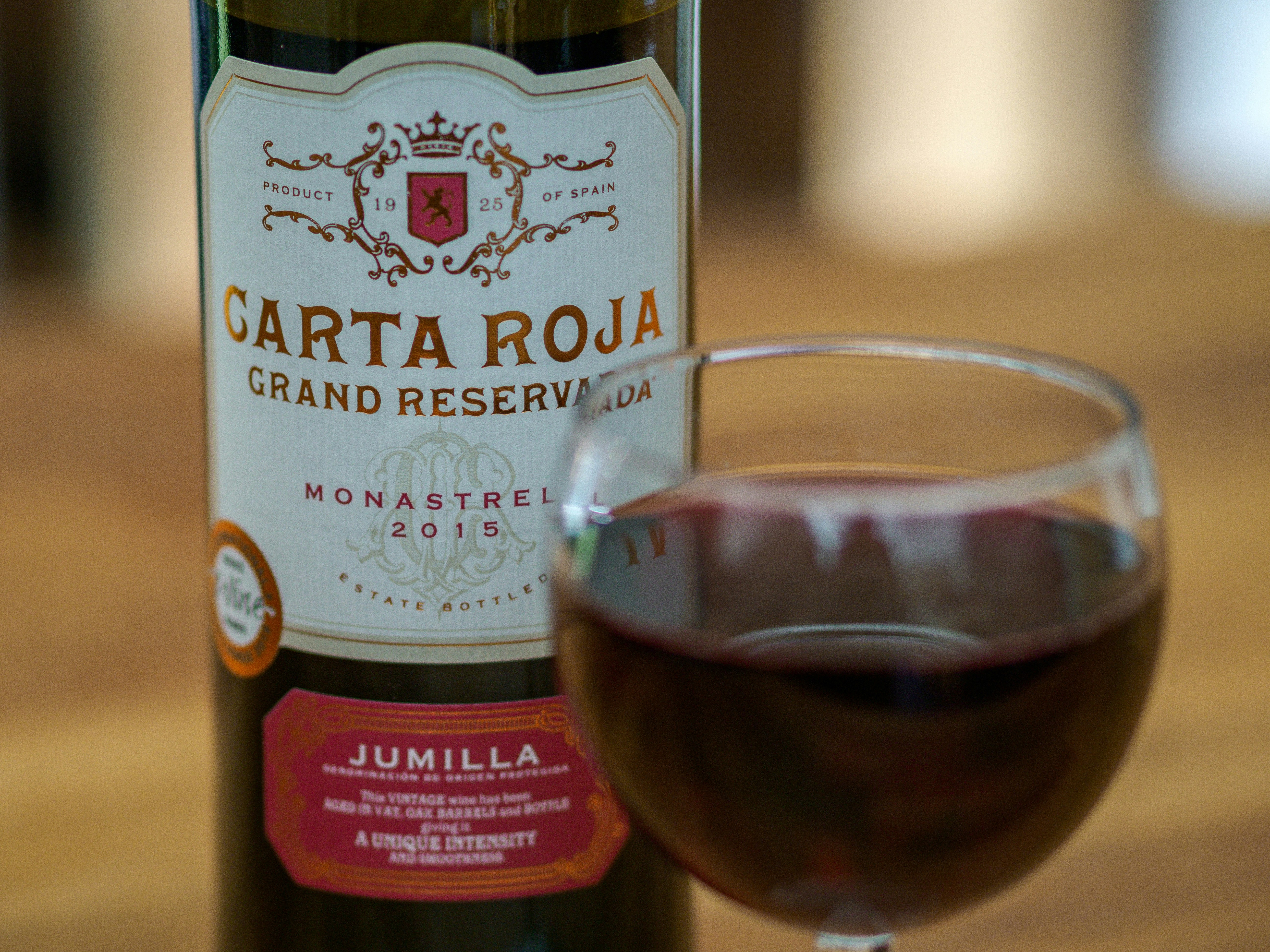 wine, red wine, alcohol, product shot, blurred background, brick, wood, bokeh, wine glass, carta roja, grand reservada, monastrell 2015,