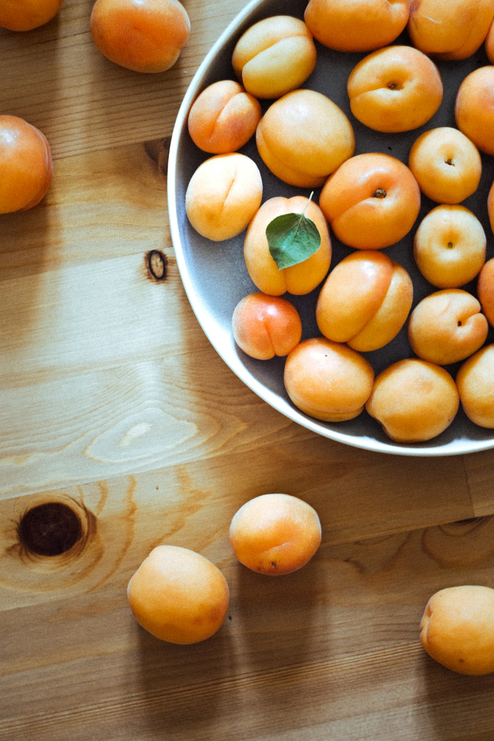 a bowl of oranges