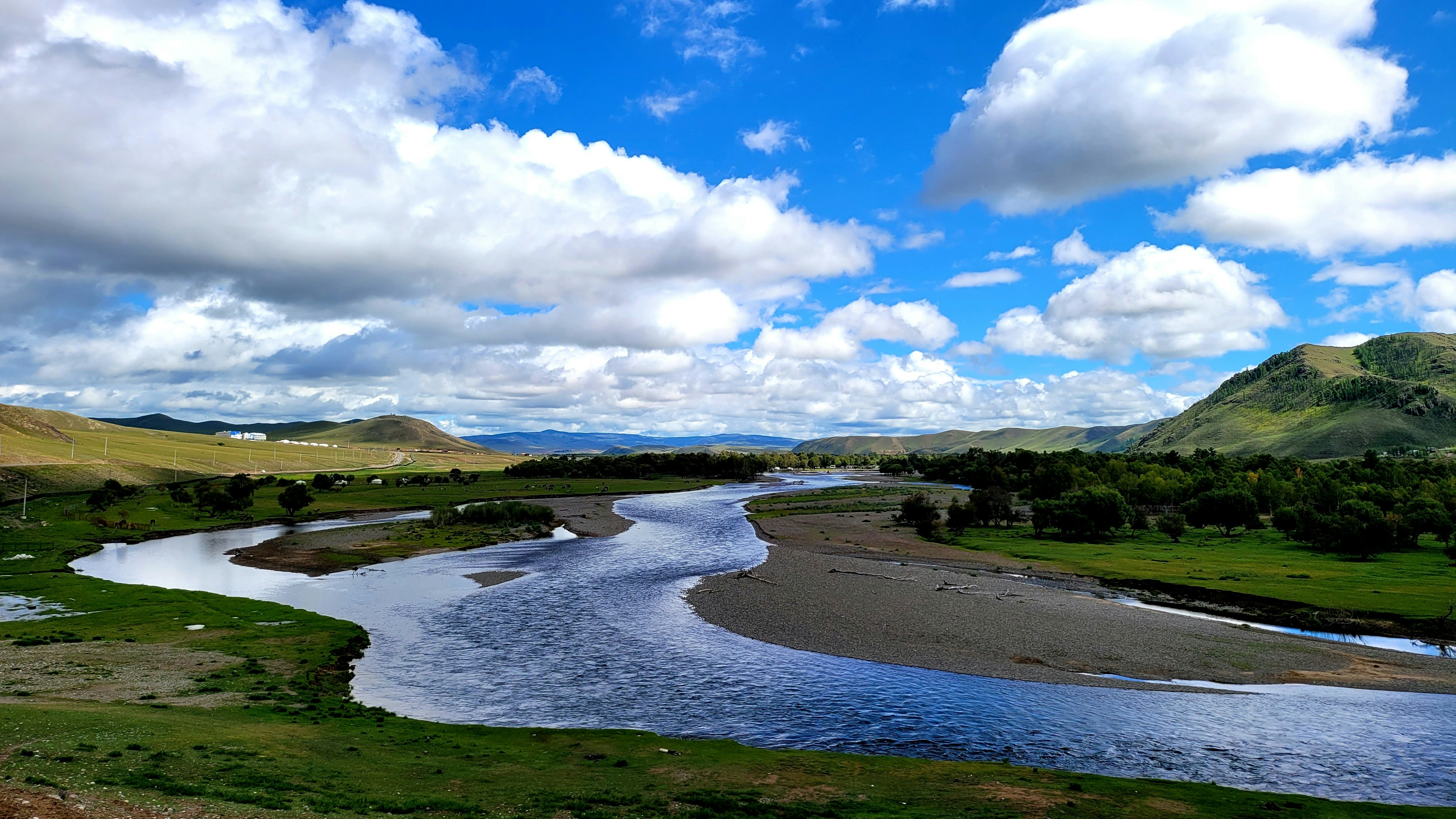 a river running through a valley
