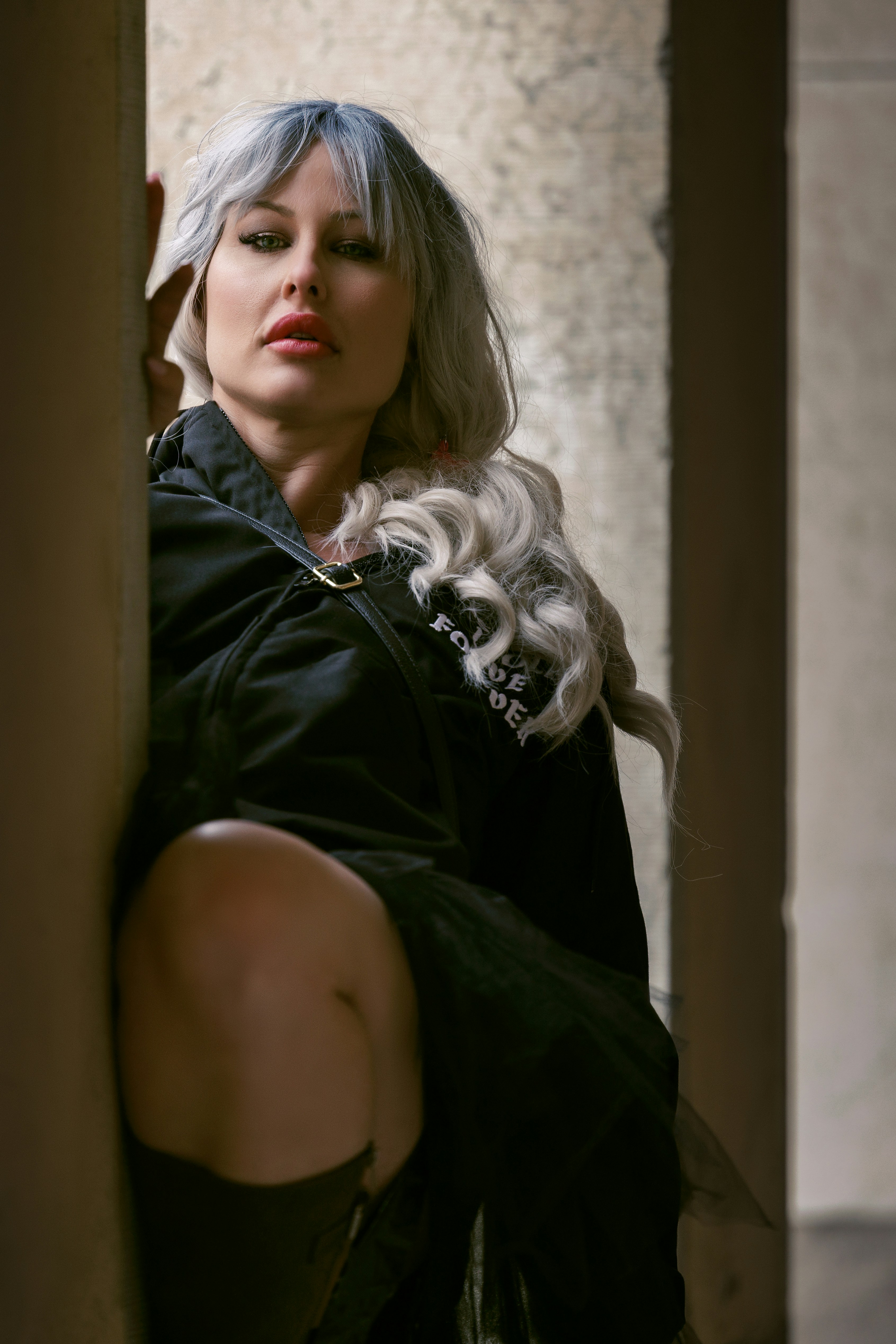 a woman wearing a blonde wig