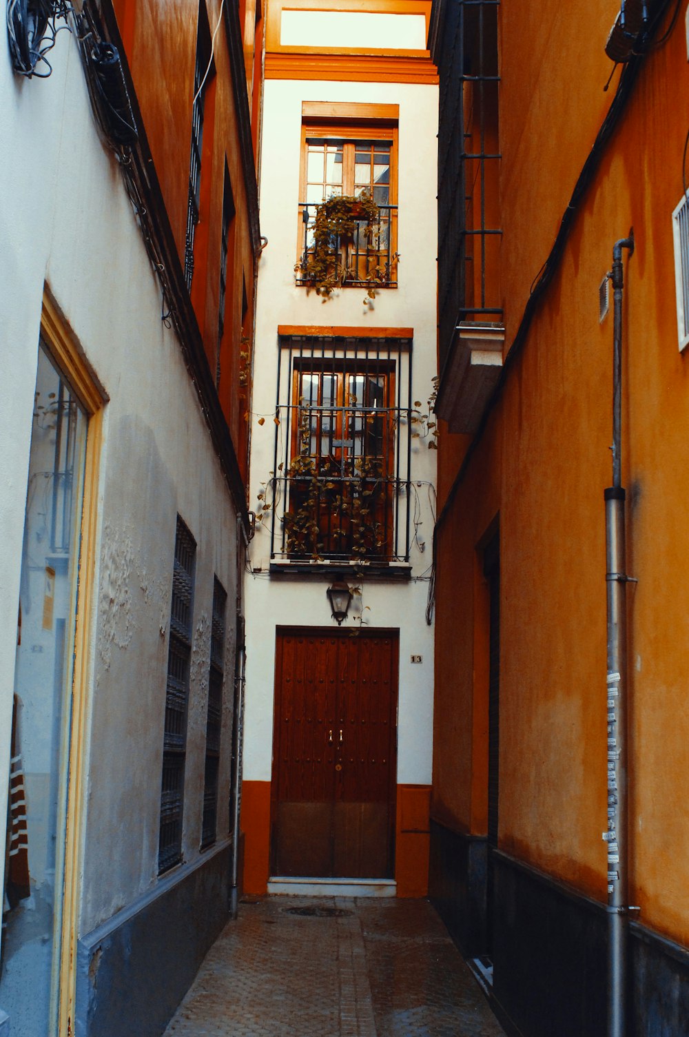 a narrow alley way with a door and a window