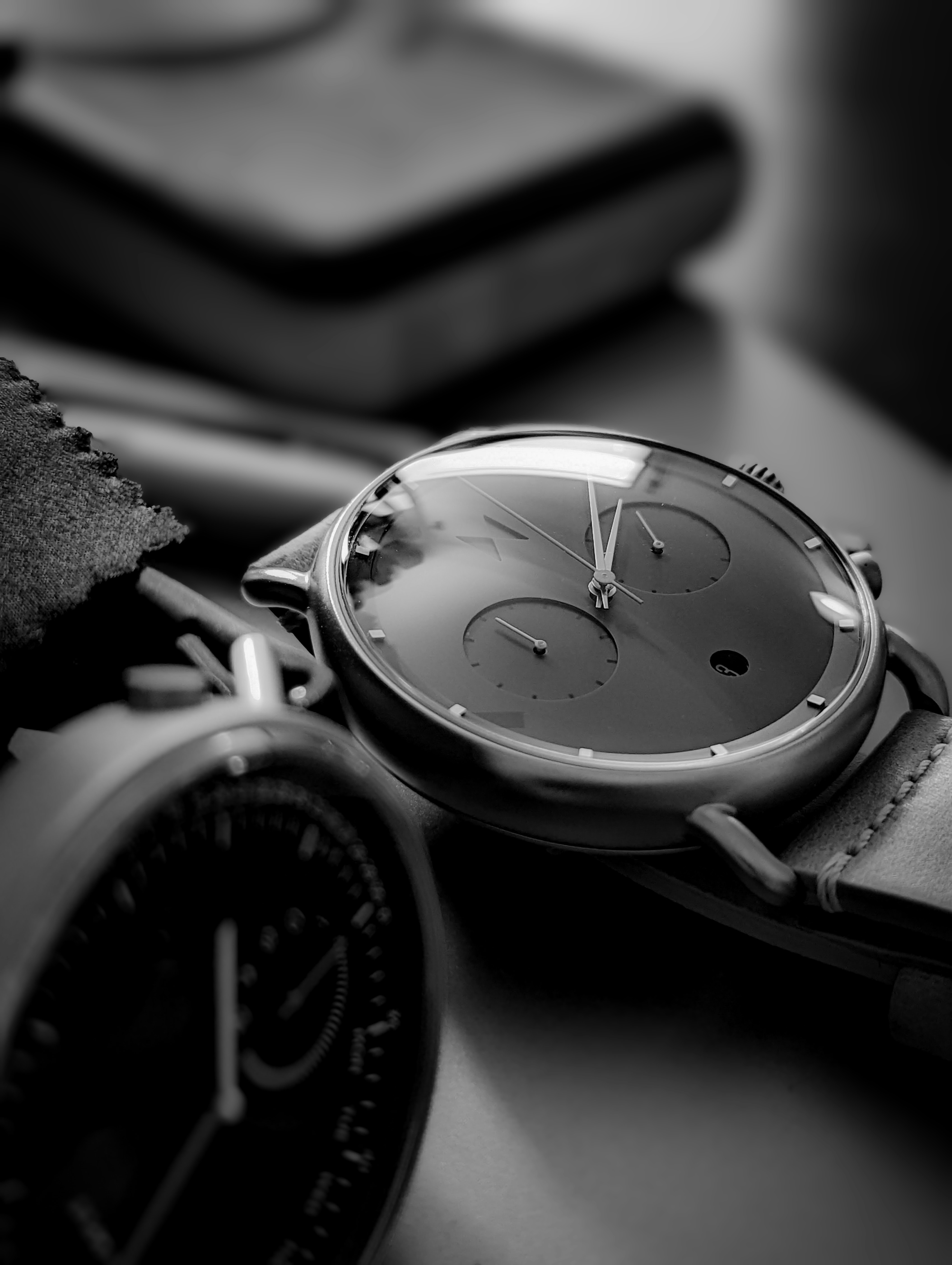 A close up of a watch photo – Free Grey Image on Unsplash