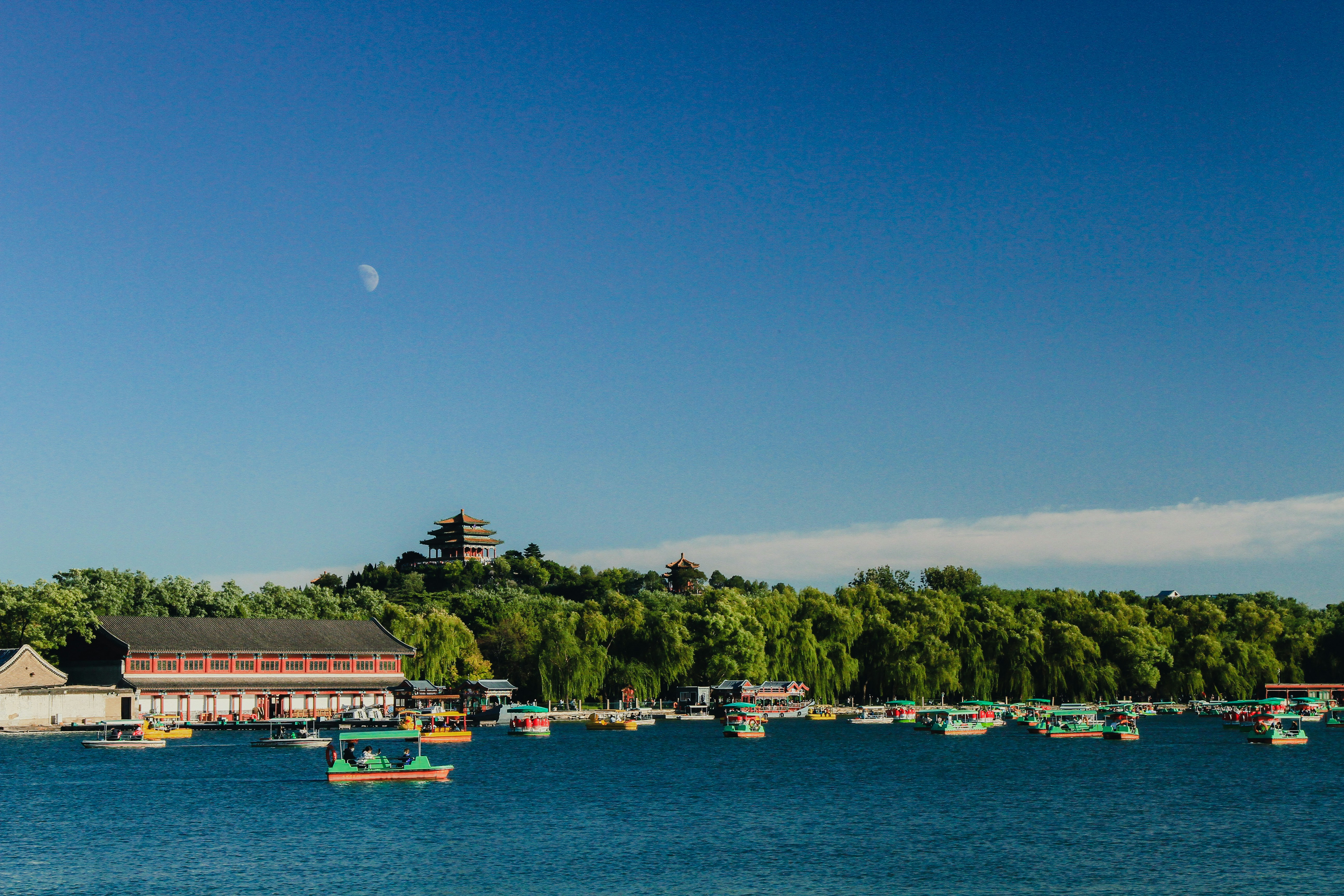 a body of water with boats and buildings along it