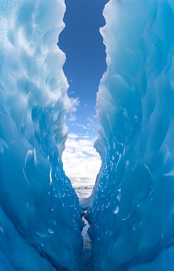 balance and symmetry for photo composition,how to photograph icebergs in the water