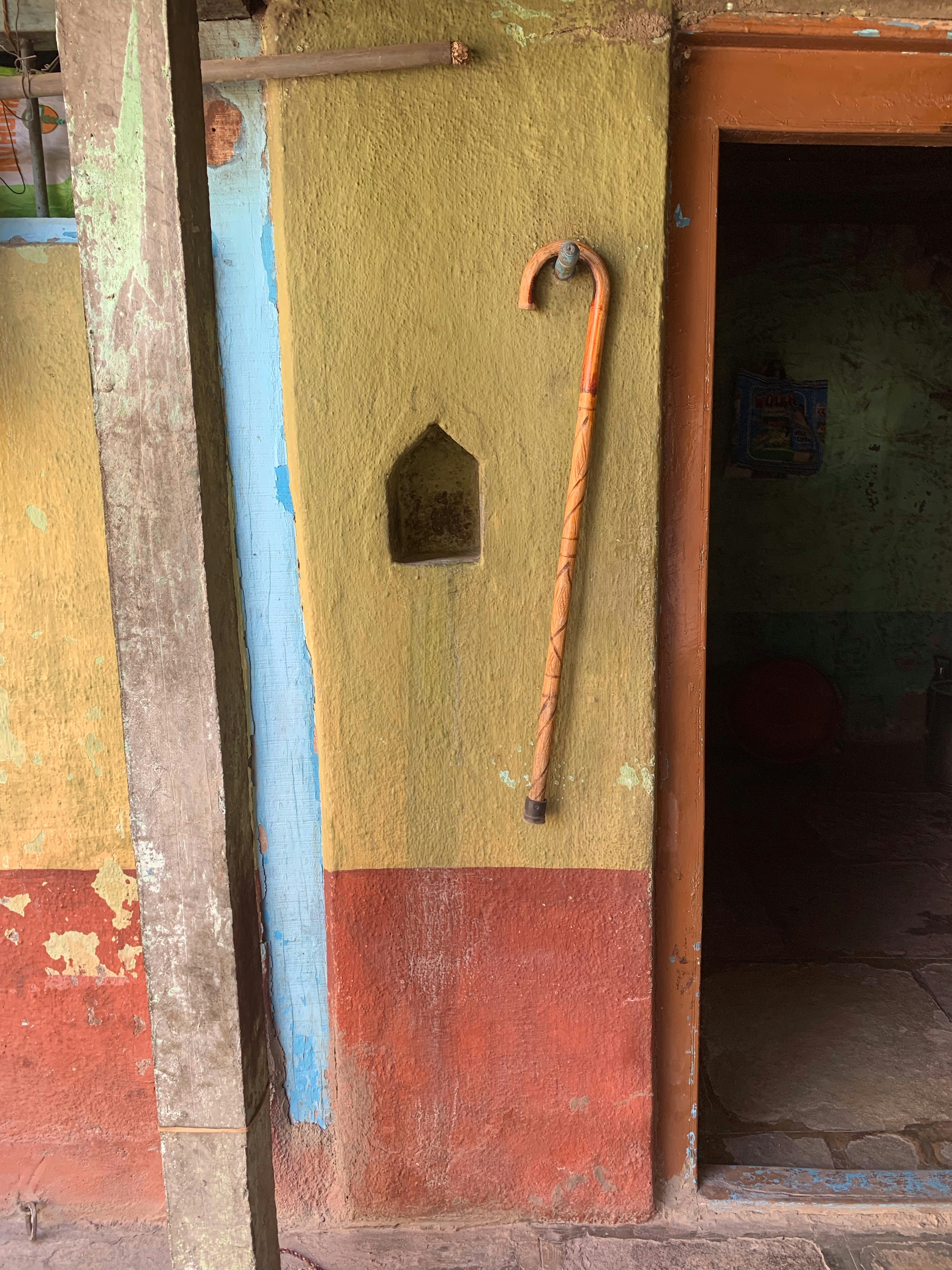 uma porta com uma maçaneta