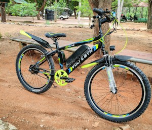 Vélo enfant coloré robuste