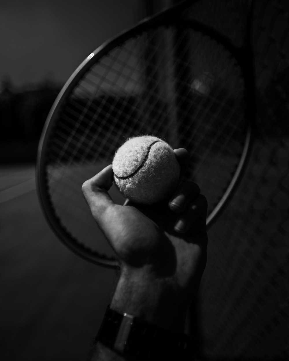 a hand holding a tennis racket