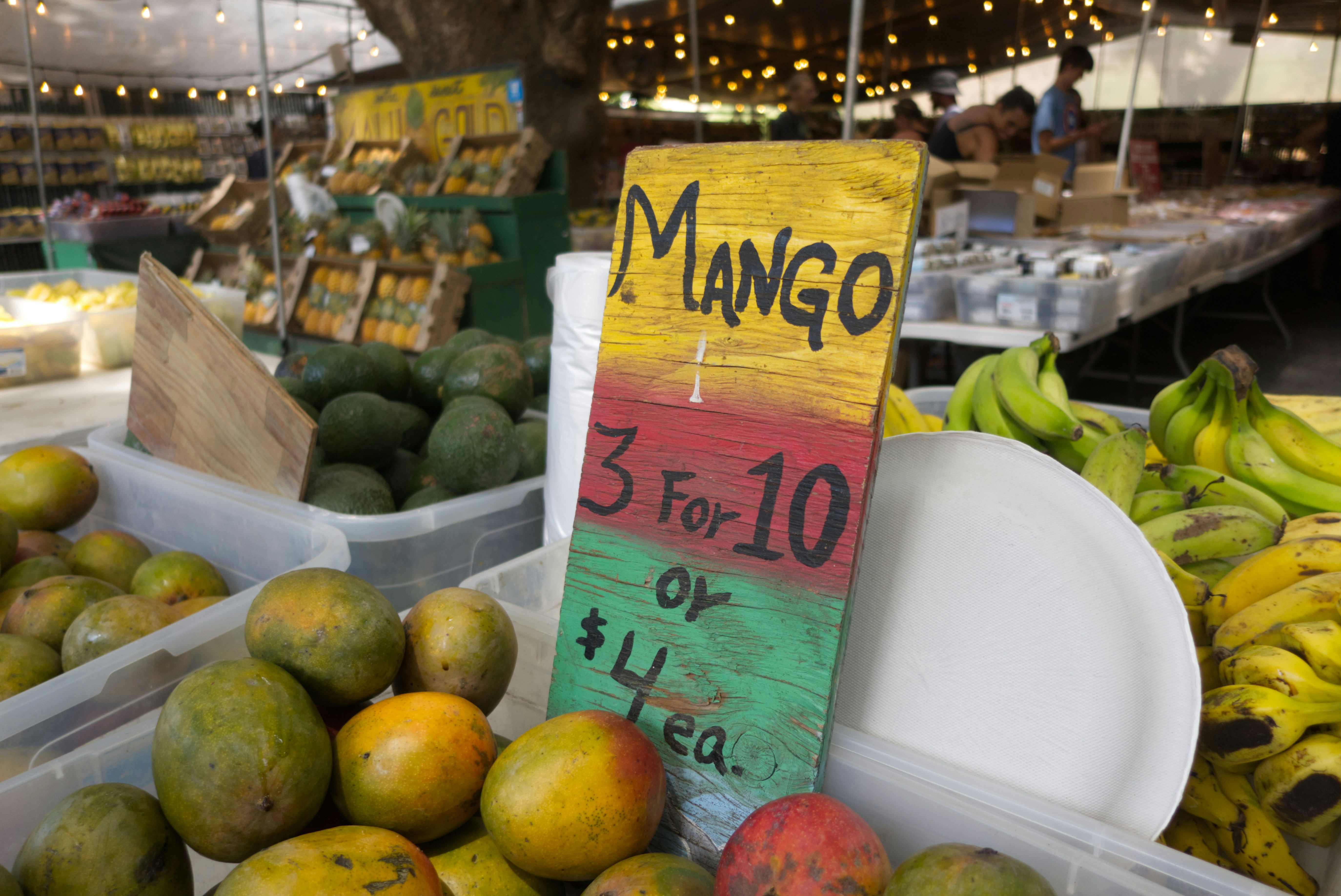 Mangoes with a handwritten price sign