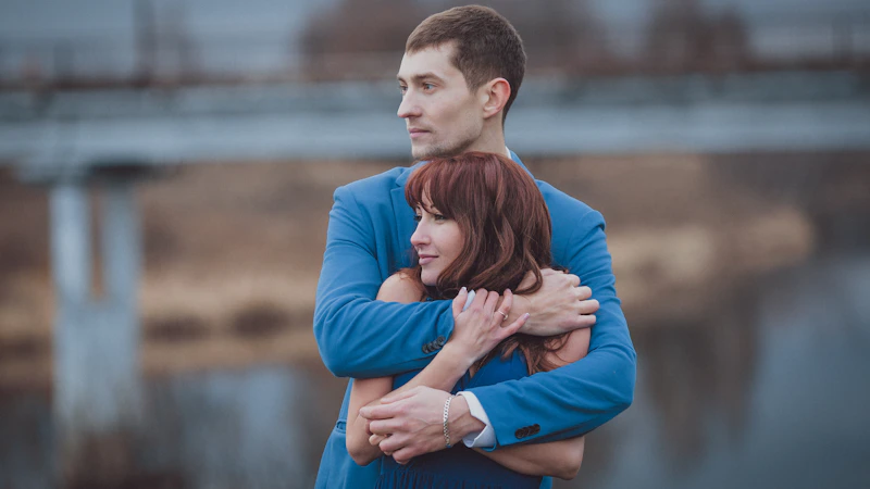 pareja abrazada