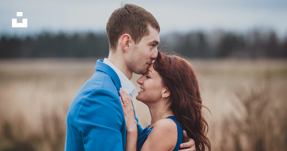 A man and woman kissing photo – Free Girl Image on Unsplash