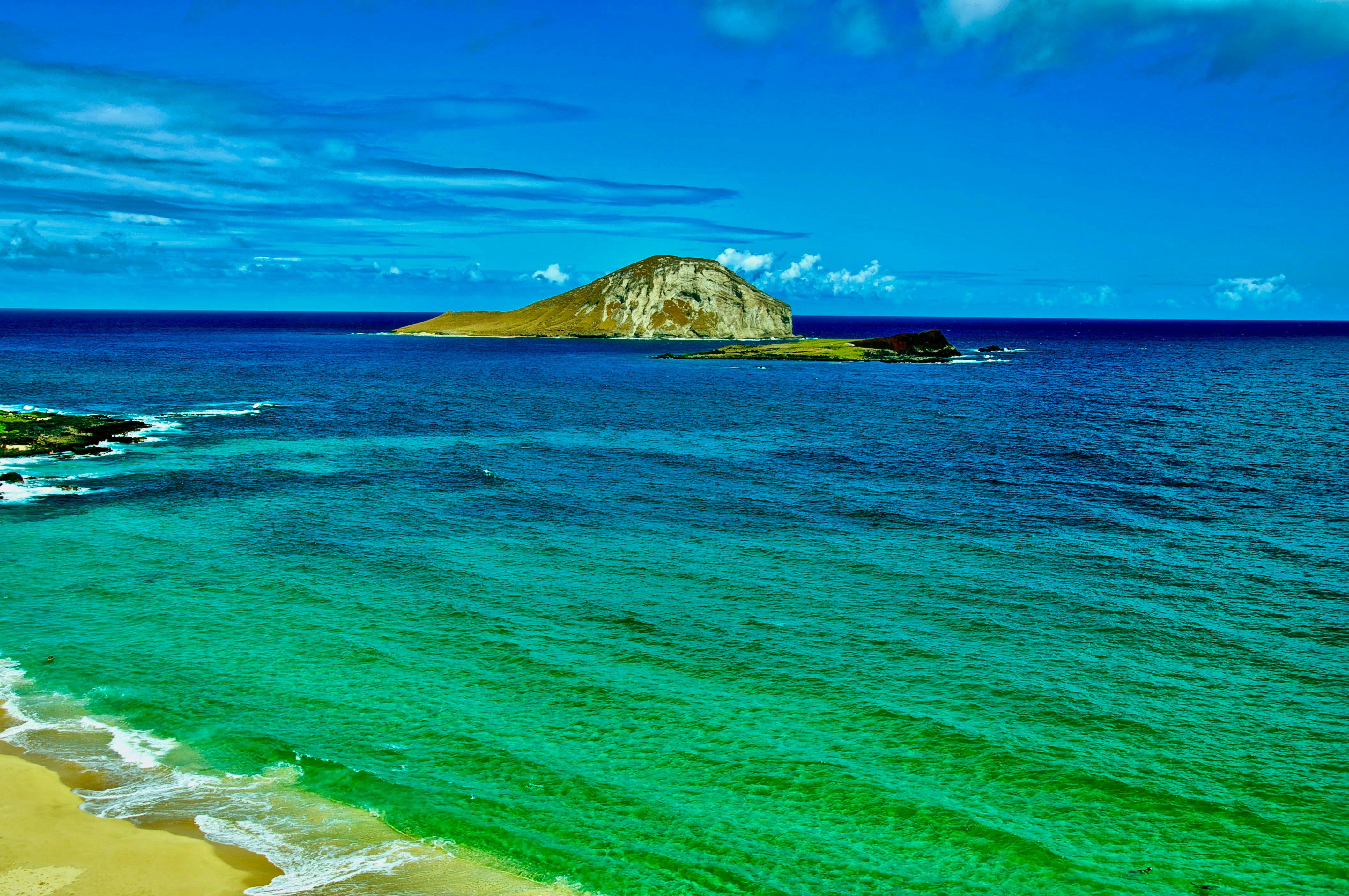 An island in the ocean photo – Free Oahu Image on Unsplash
