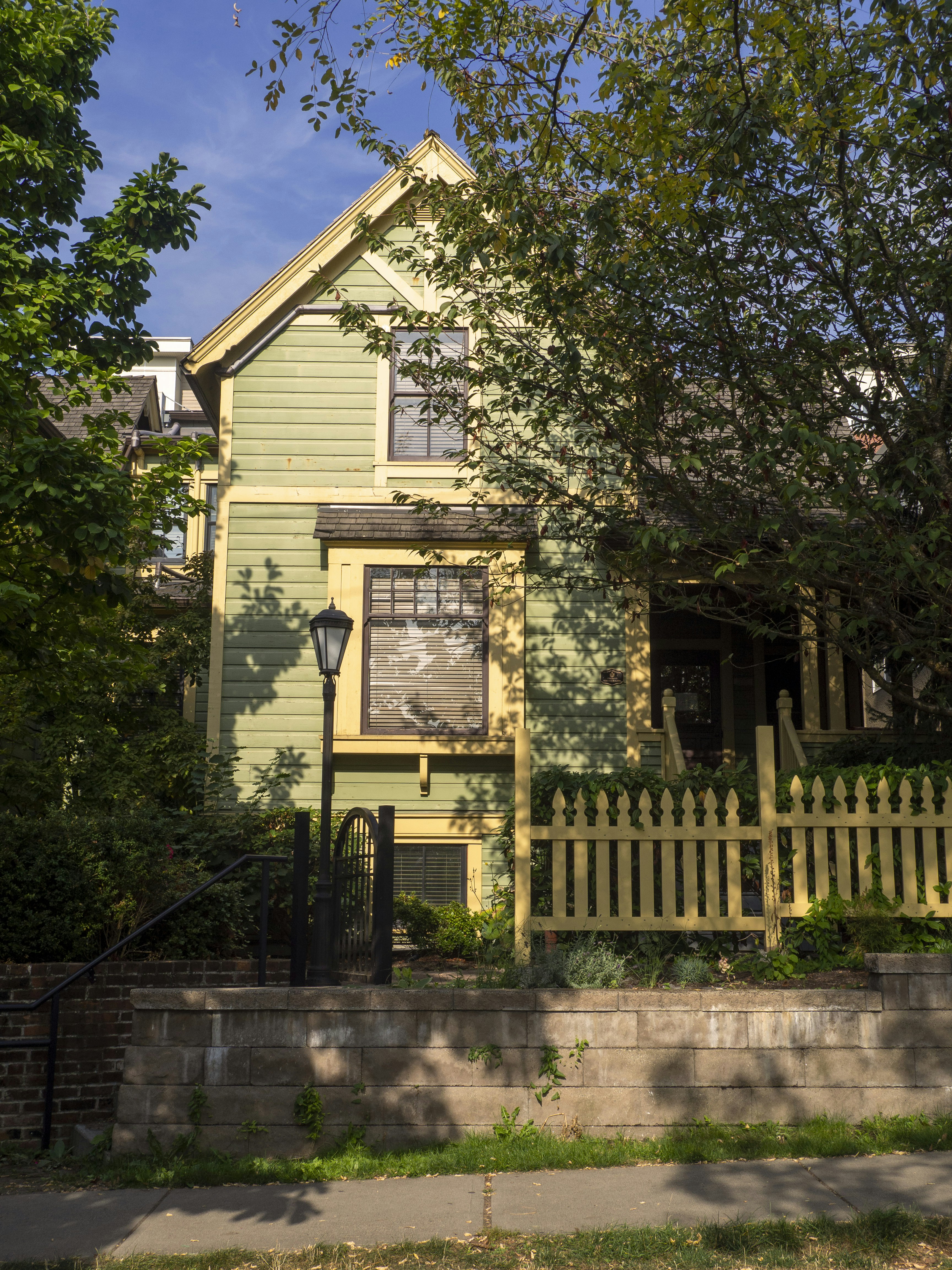 Photo by michaelthiessenstudio